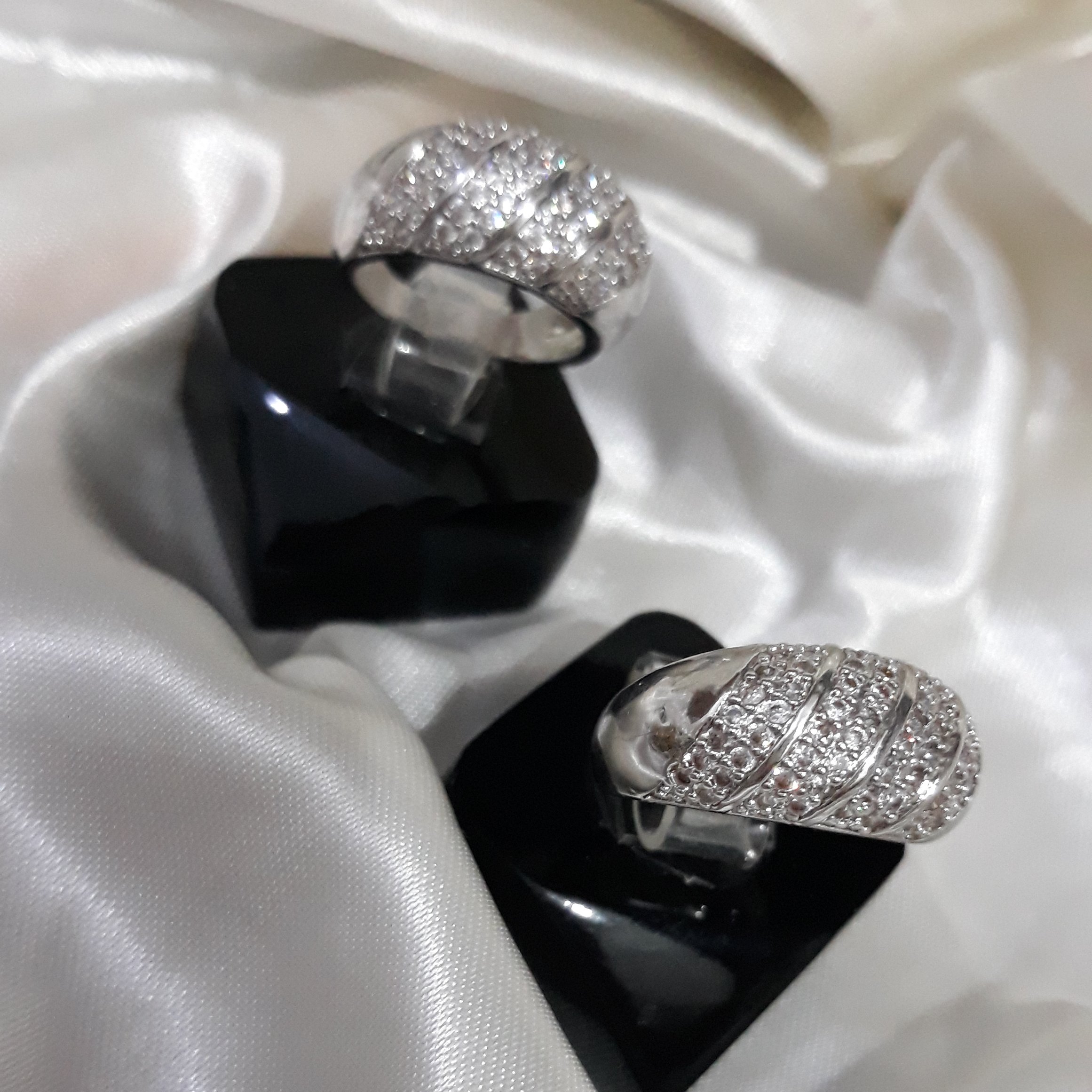 انگشتر خاص مجلسی نگین دار