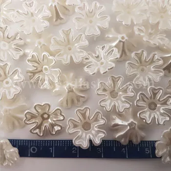 گل کریستال کرم