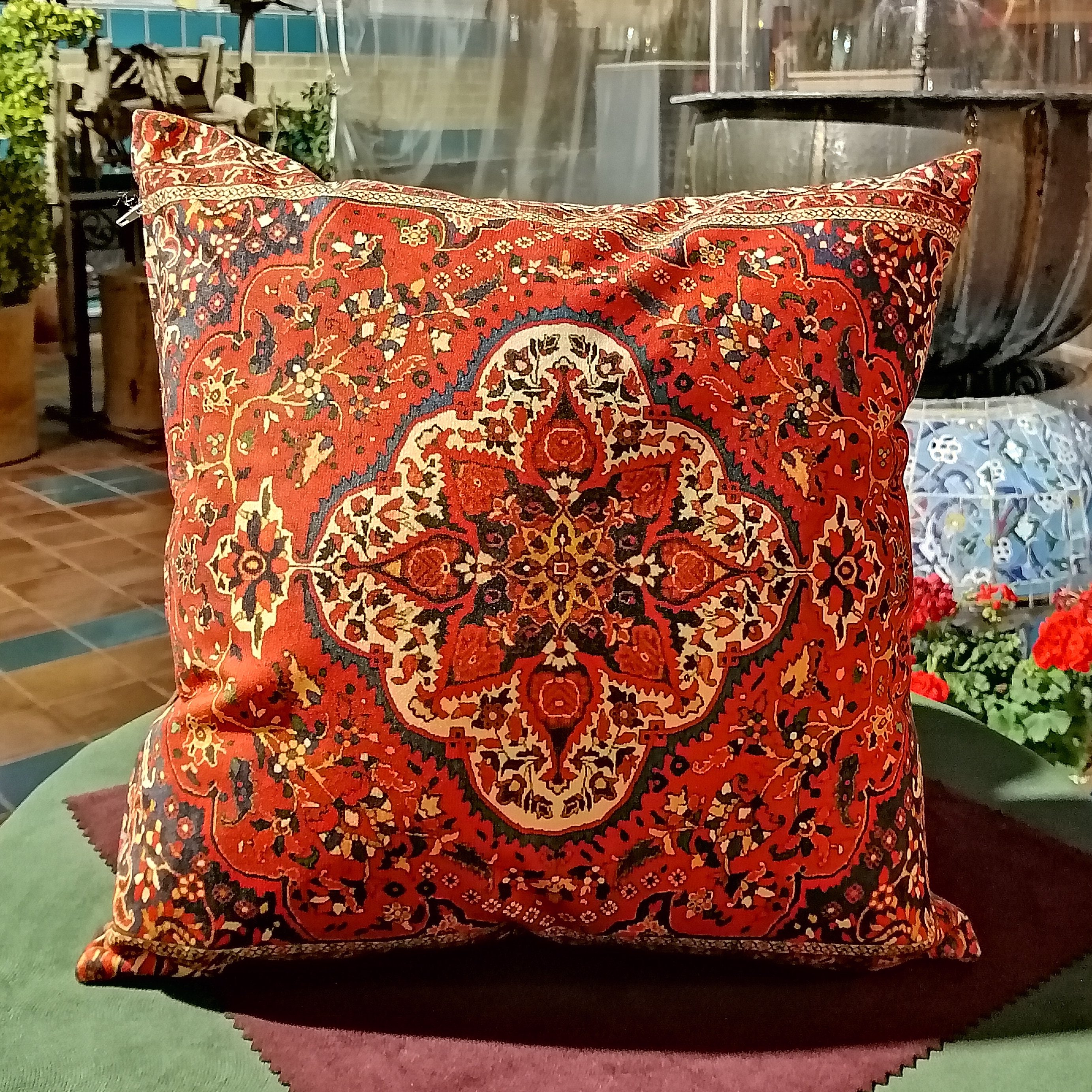 کوسن طرح دار