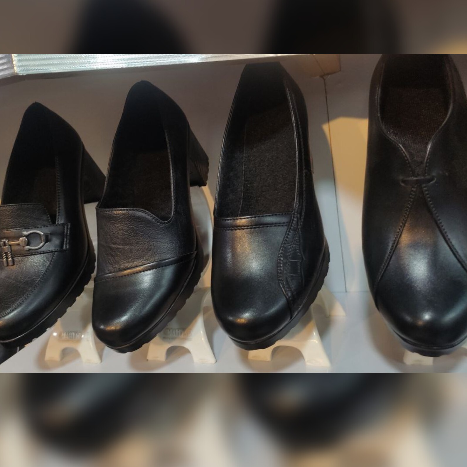 کفش راحتی زنانه از جنس چرم مصنوعی عرضه مستقیم از تولیدی