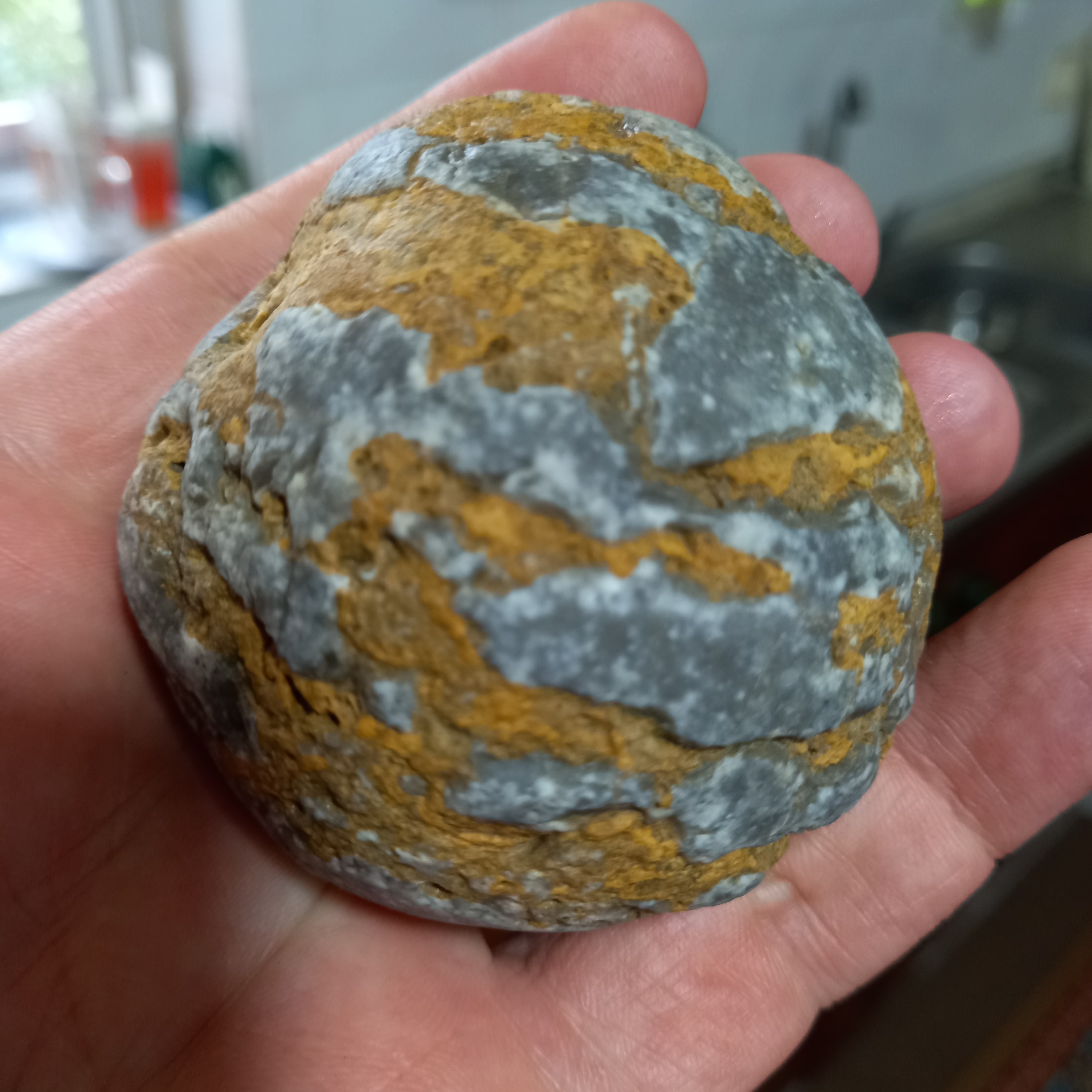 سنگ راف شبیه کره زمین