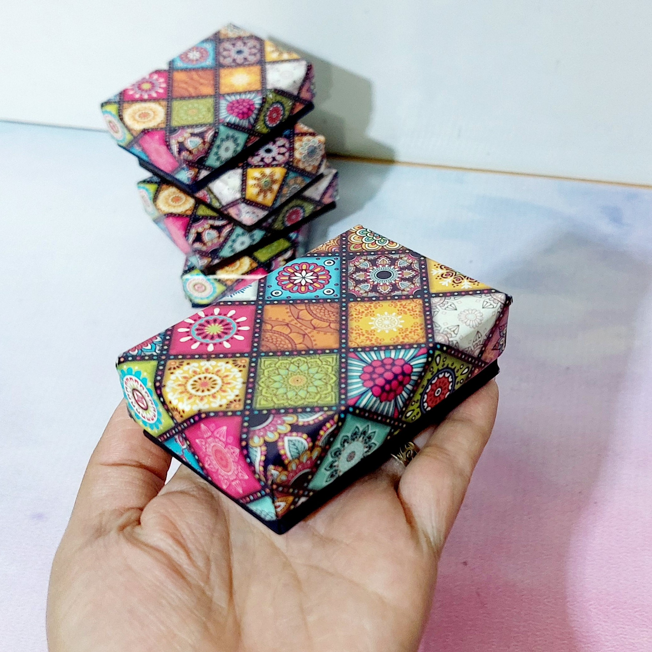 جعبه طلا و جواهر  نیم ست کوچک یا گوشواره  6 عددی هارد باکس  مقوایی  طرح کاشی کهن تهران