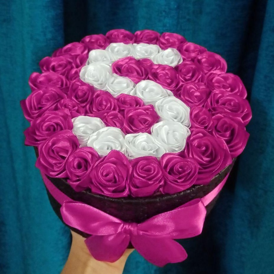 باکس گل رز روبانی حروف دو رنگ
