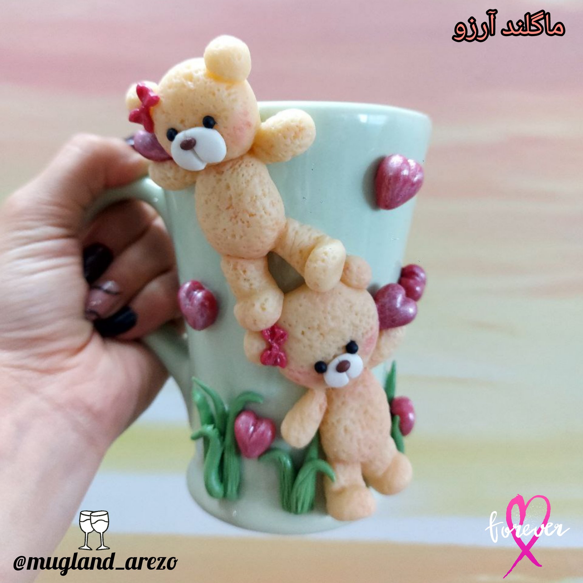 ماگ عروسکی دستساز  خرسهای شیطون ساخته شده از خمیر هوا خشک (ایتالیایی) و جنس ماگها سرامیکی هستند و قابل شستشو