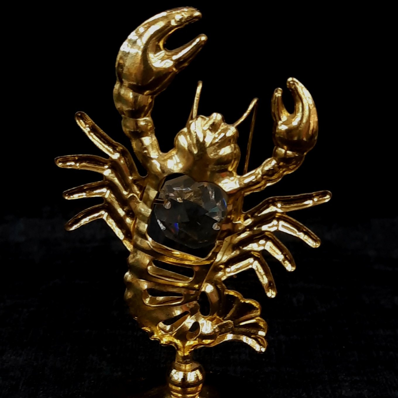 مجسمه ماه تولد طرح خرچنگ نماد ماه تیر رنگ طلایی