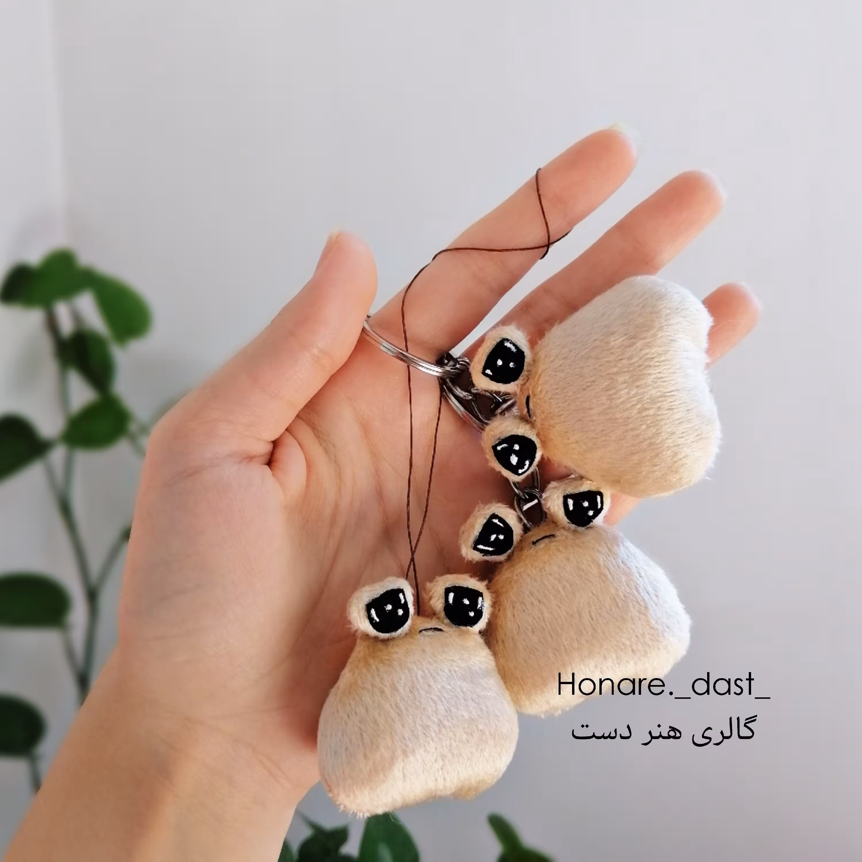 عروسک پو بازی pou عروسک افسرده عروسک پی پی سیسمونی بچه  نوزاد هدیه کادو عروسک پولیشی نانو جاسوئیچی جاکلیدی آویز ماشین 