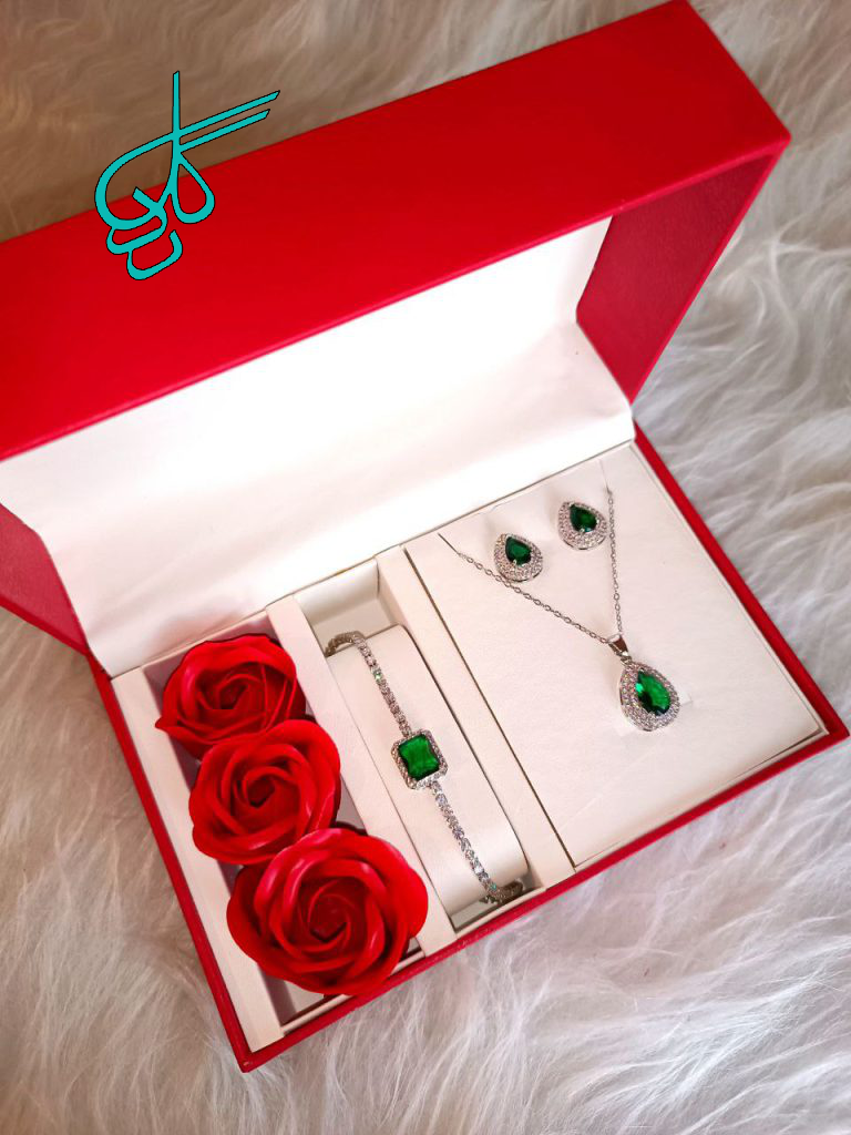 خرید نیم ست نگین سبز زنانه رنگ ثابت کیفیت عالی به همراه جعبه کد 1815690 - ردگل