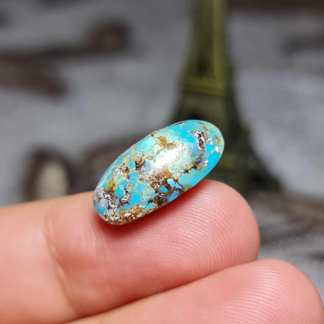  نگین زیبای سنگ بسیار خاص فیروزه نیشابوری اصل معدنی
کد  24663
