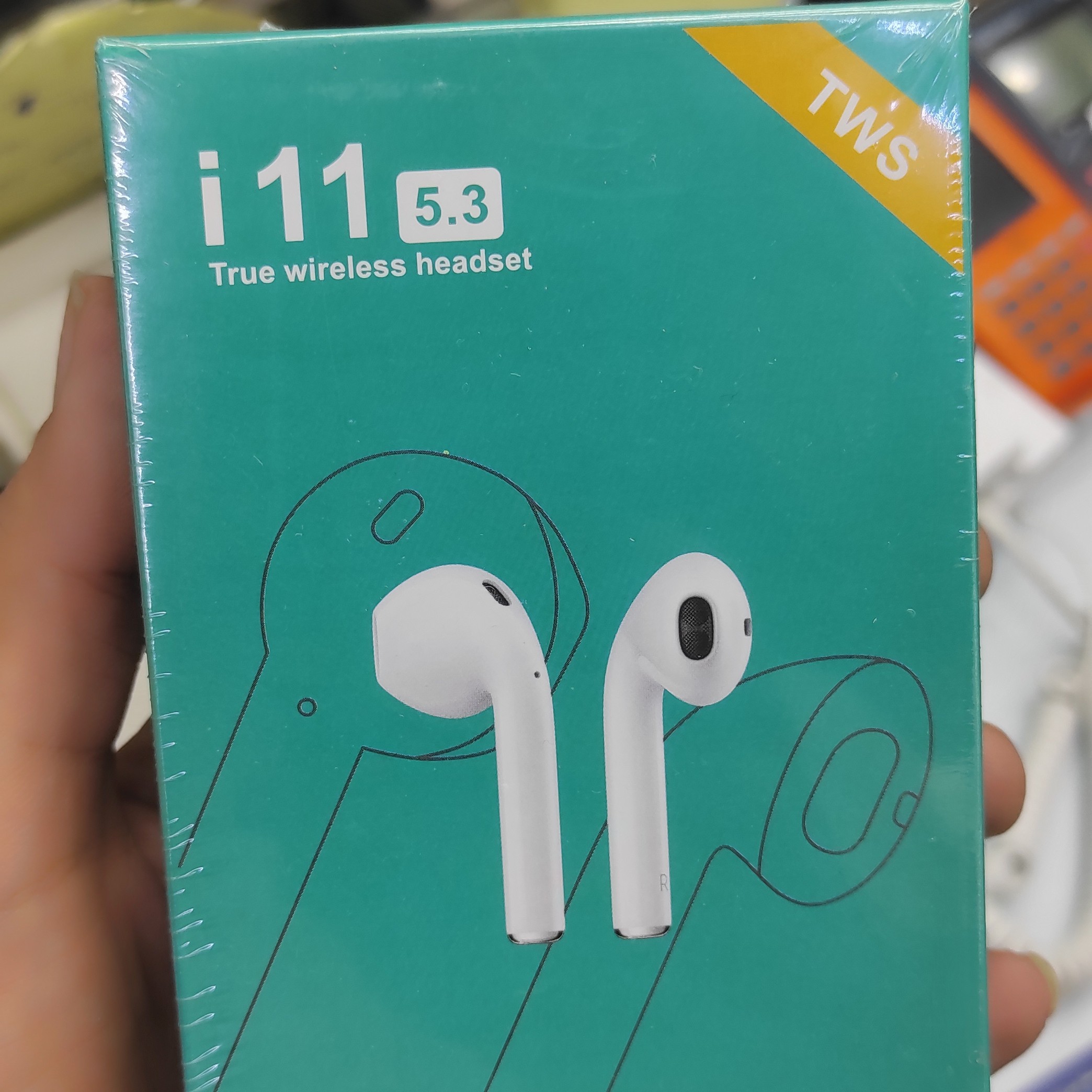 ایرپاد tws i11 بسیار سبک و مقرون بصرفه