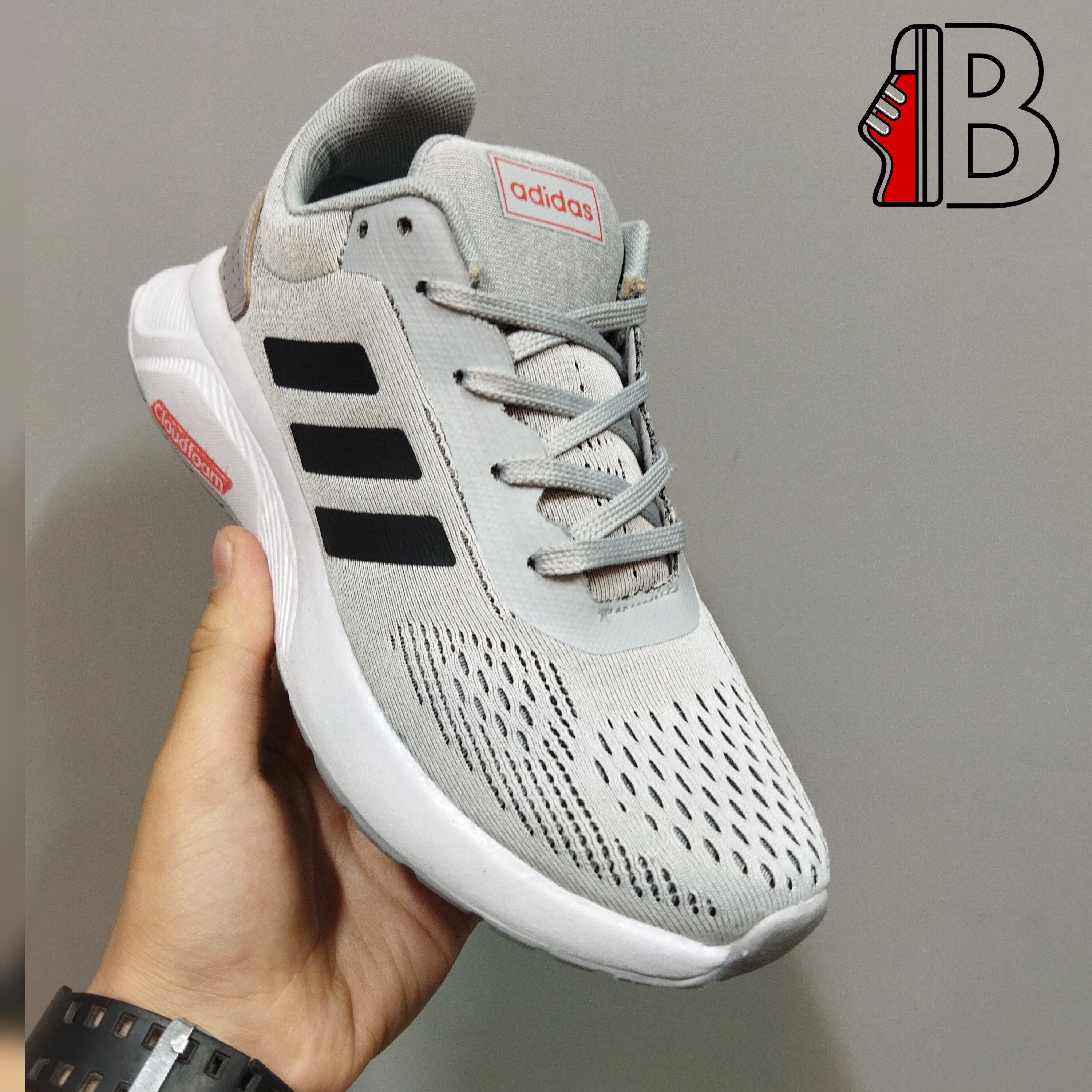 کتونی راحتی آدیداس  در رنگ طوسی سایز بندی از 37 تا 44