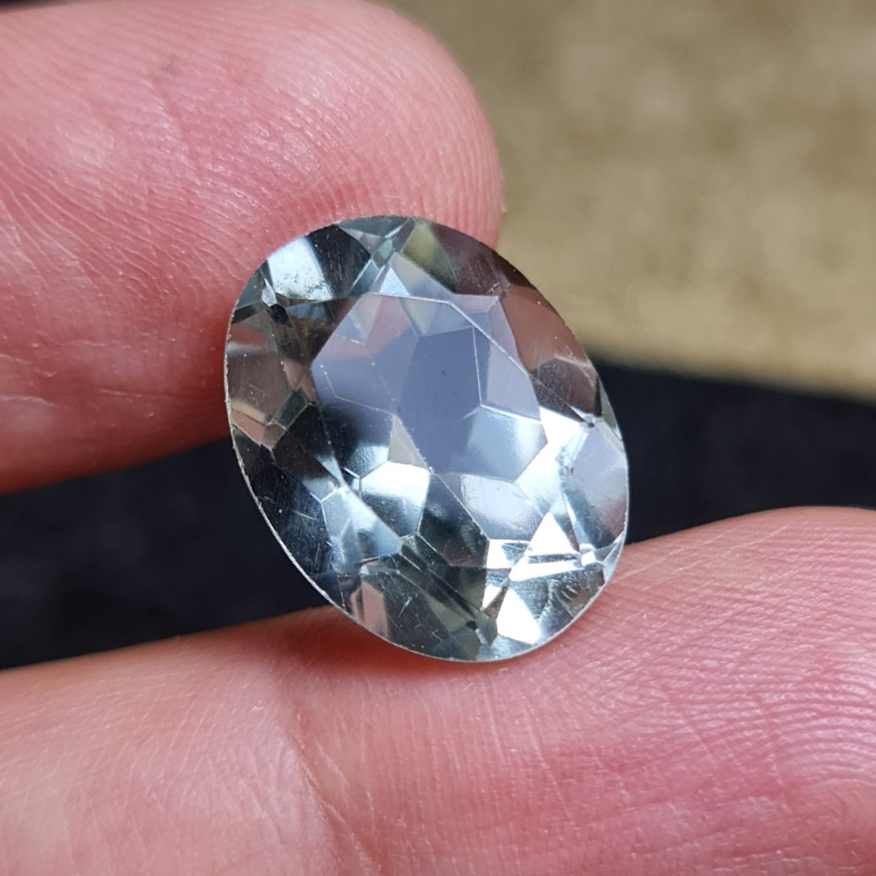  نگین زیبای سنگ آمیتیست سبز آفریقایی با وزن 10 قیراط 
کد  28705
