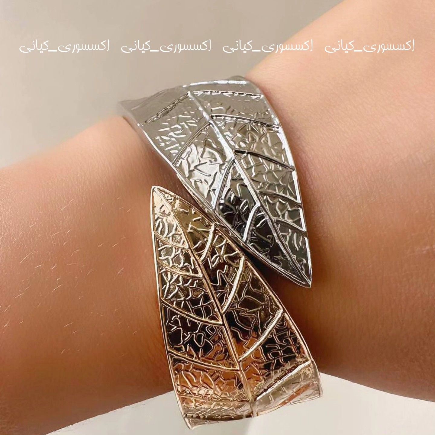 بنگل مینیمال و برگ از برند  وای اس ایکس