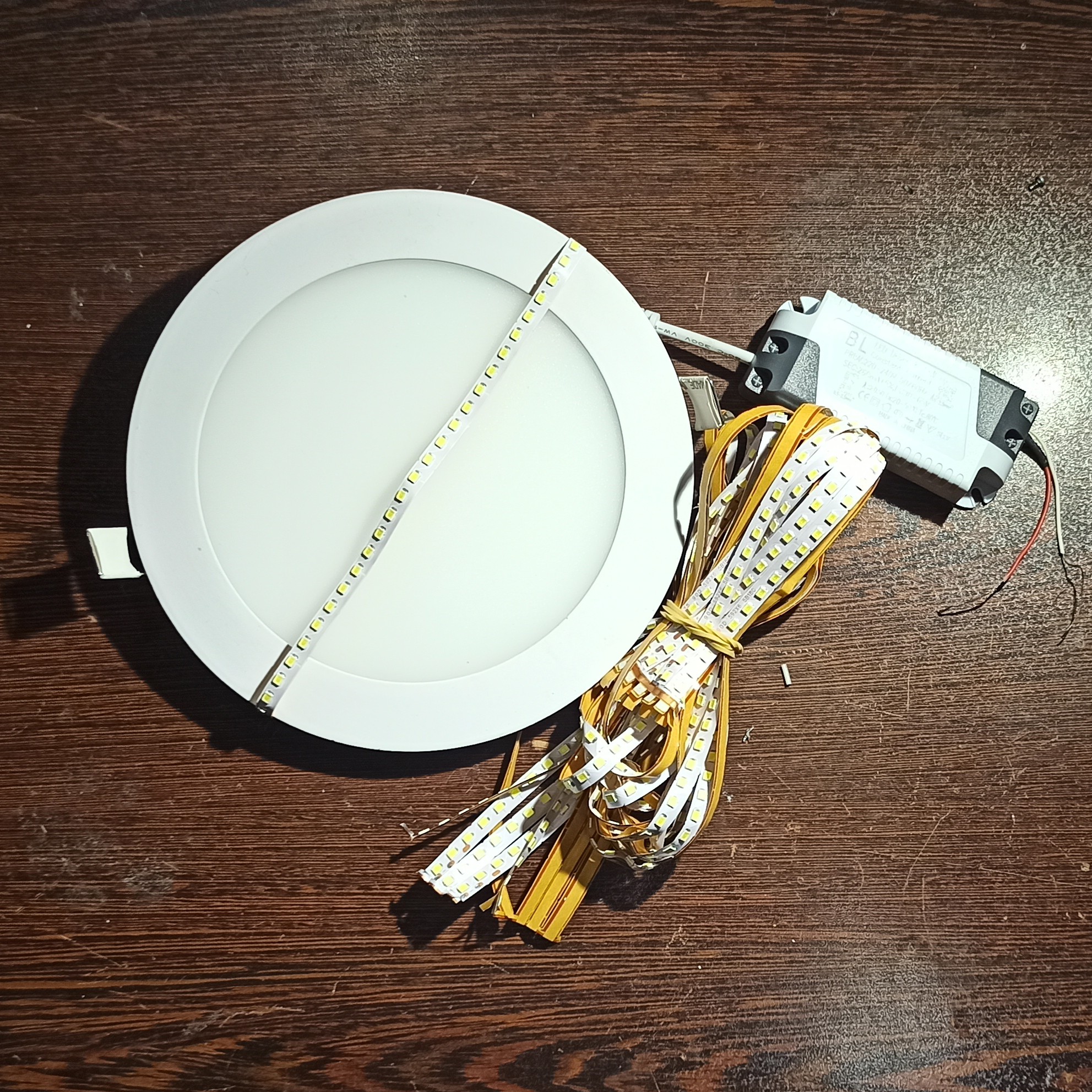 ریسه نواری 18وات مربع  مخصوص پنل های سقفی  نور سفید