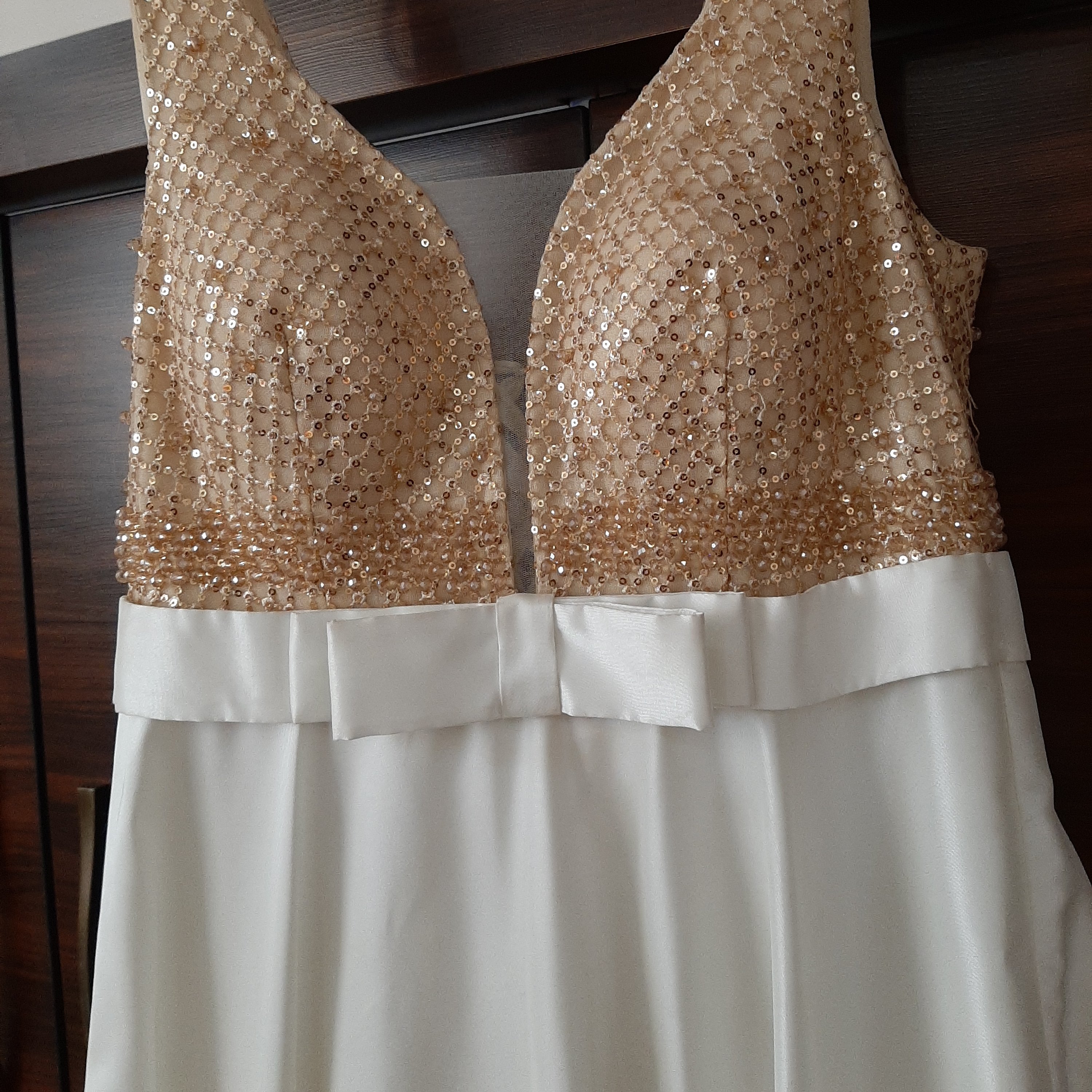 لباس مجلسی نامزدی و عقد  سایز 42 تا 50 میخوره جنس درجه یک 