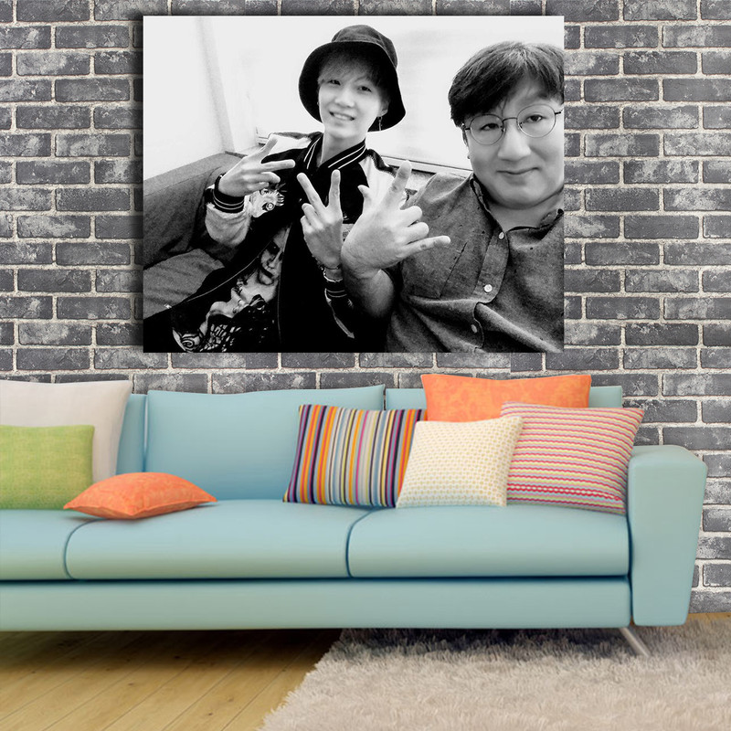 تابلو شاسی مدل bang si hyuk کد 3 | دنیای قاب