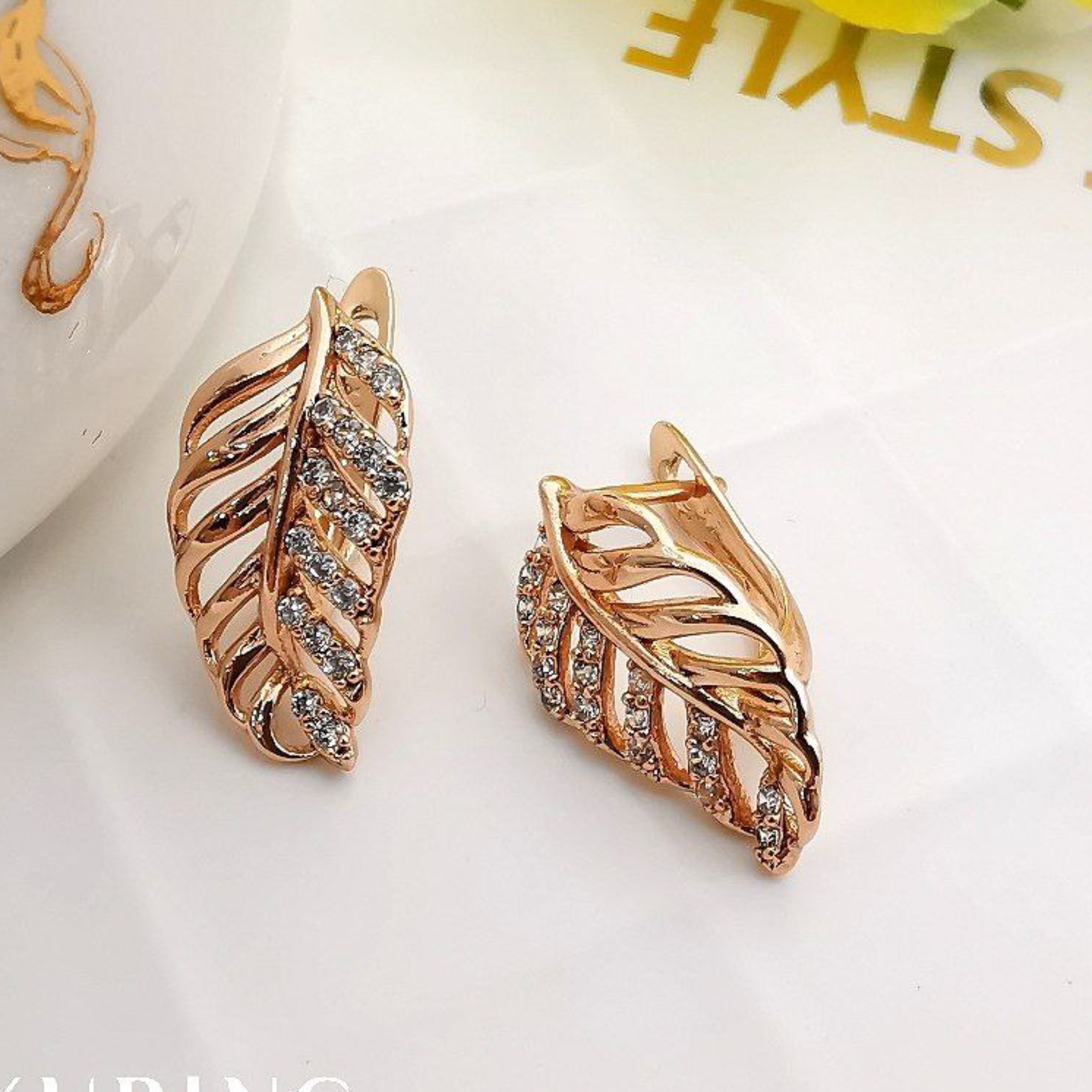 گوشواره حلقه ای طرح برگ