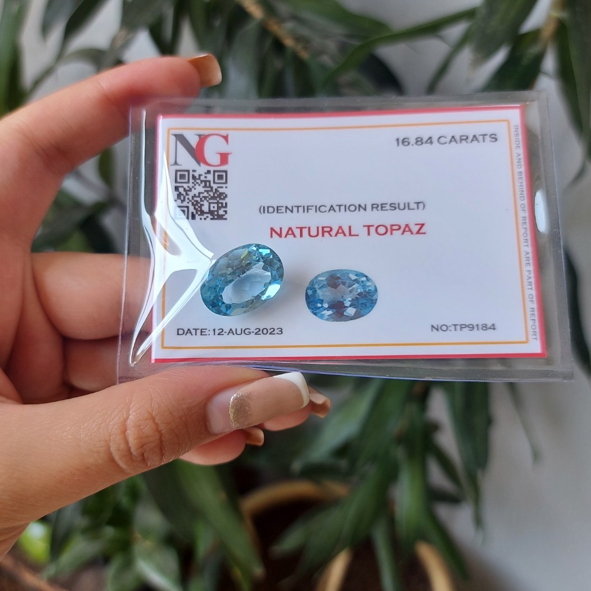 سنگ نگین معدنی توپاز شناسنامه دار