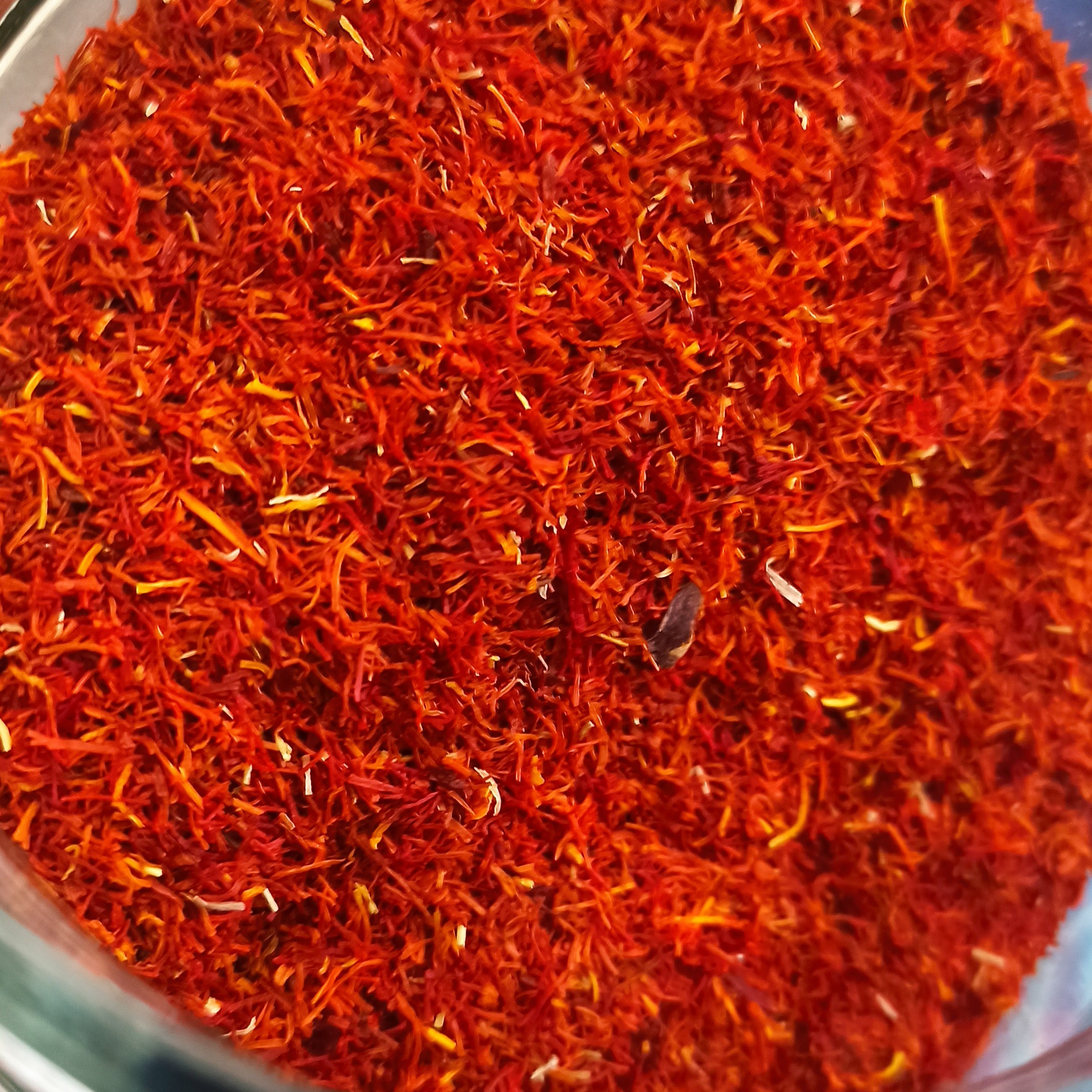 زعفران نرمه یک مثقالی با عطر و طعم باورنکردنی و قیمت استثنایی مناسب مصارف خانگی و کافی شاپی برای انواع دسر و نوشیدنی