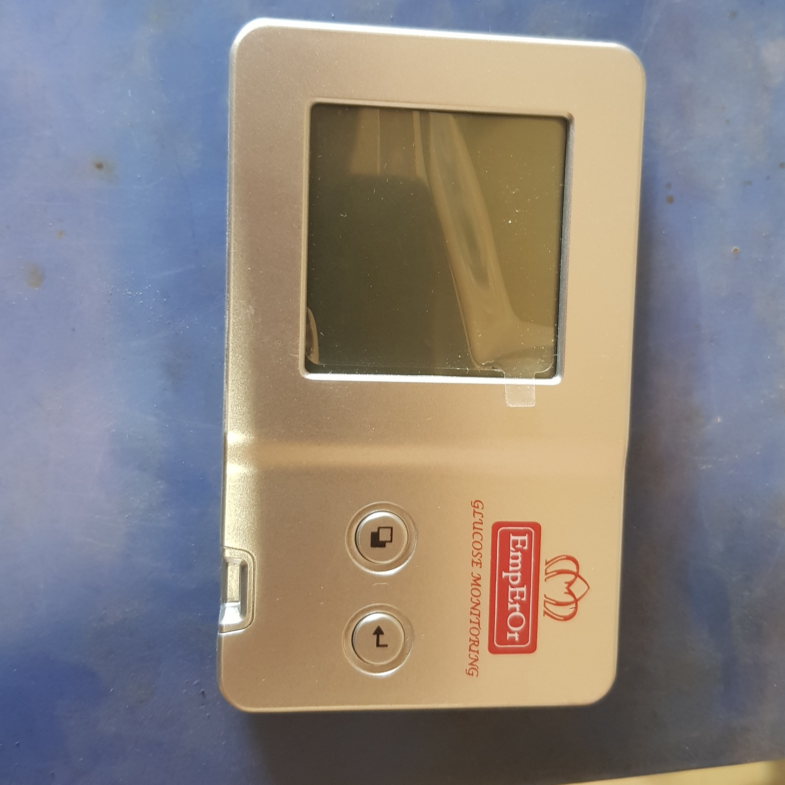 دستگاه تست قند خون امپرور empror