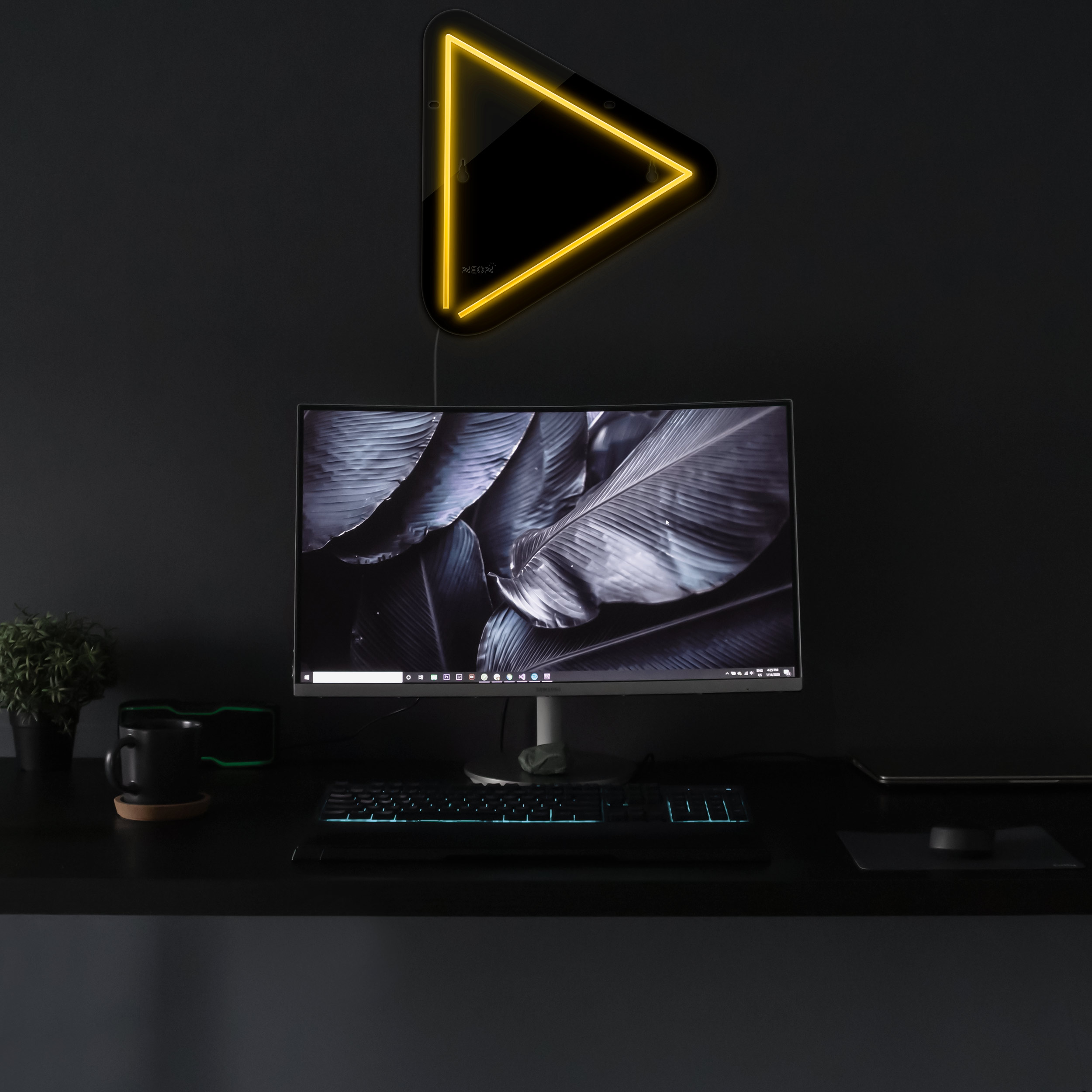 چراغ دیواری نئون دیزاین طرح Play-BL_YL
