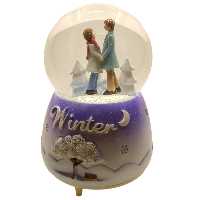 گوی موزیکال مدل  چراغ دار طرح دیدار عاشقانه برفی