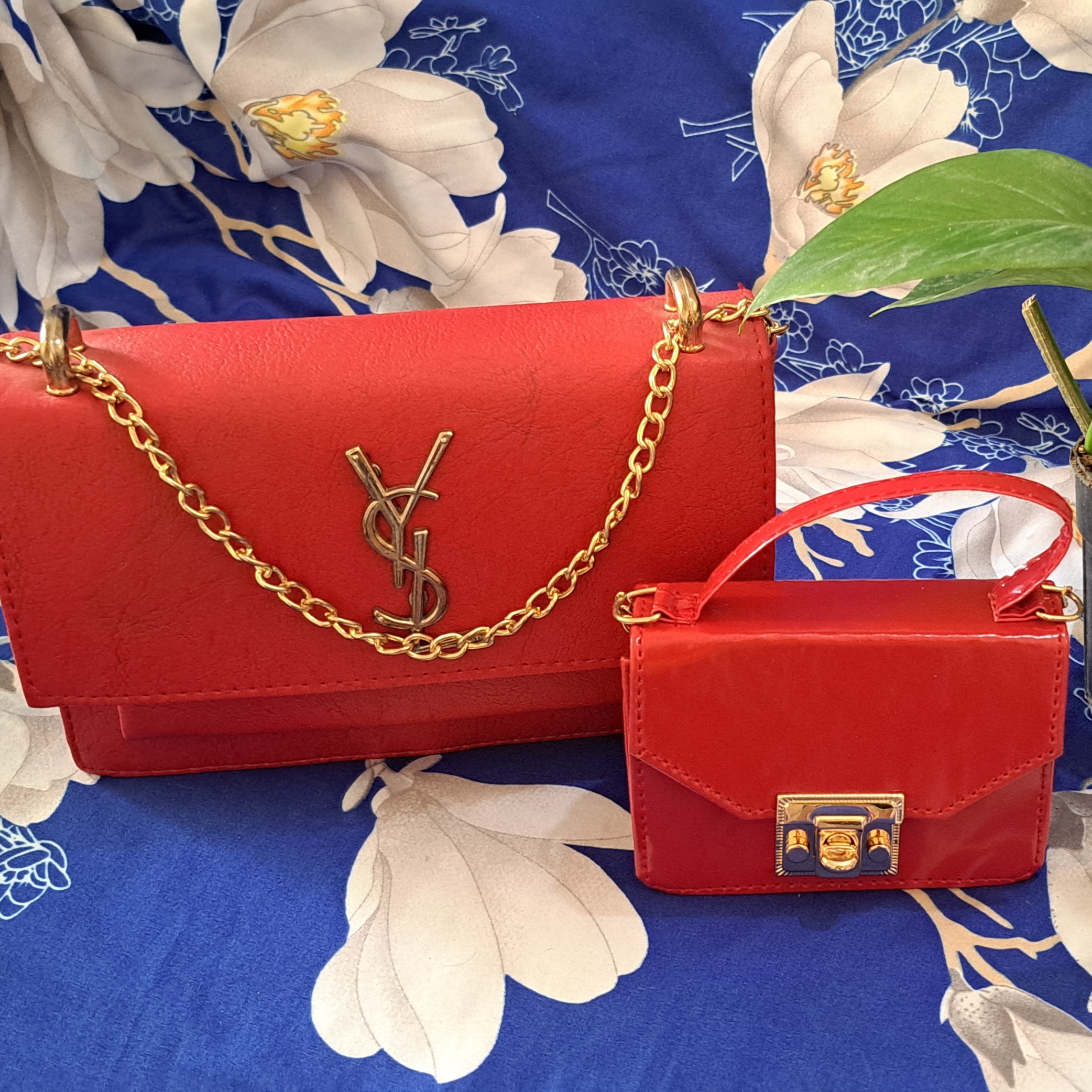 دوشی متوسط و مینی قرمز