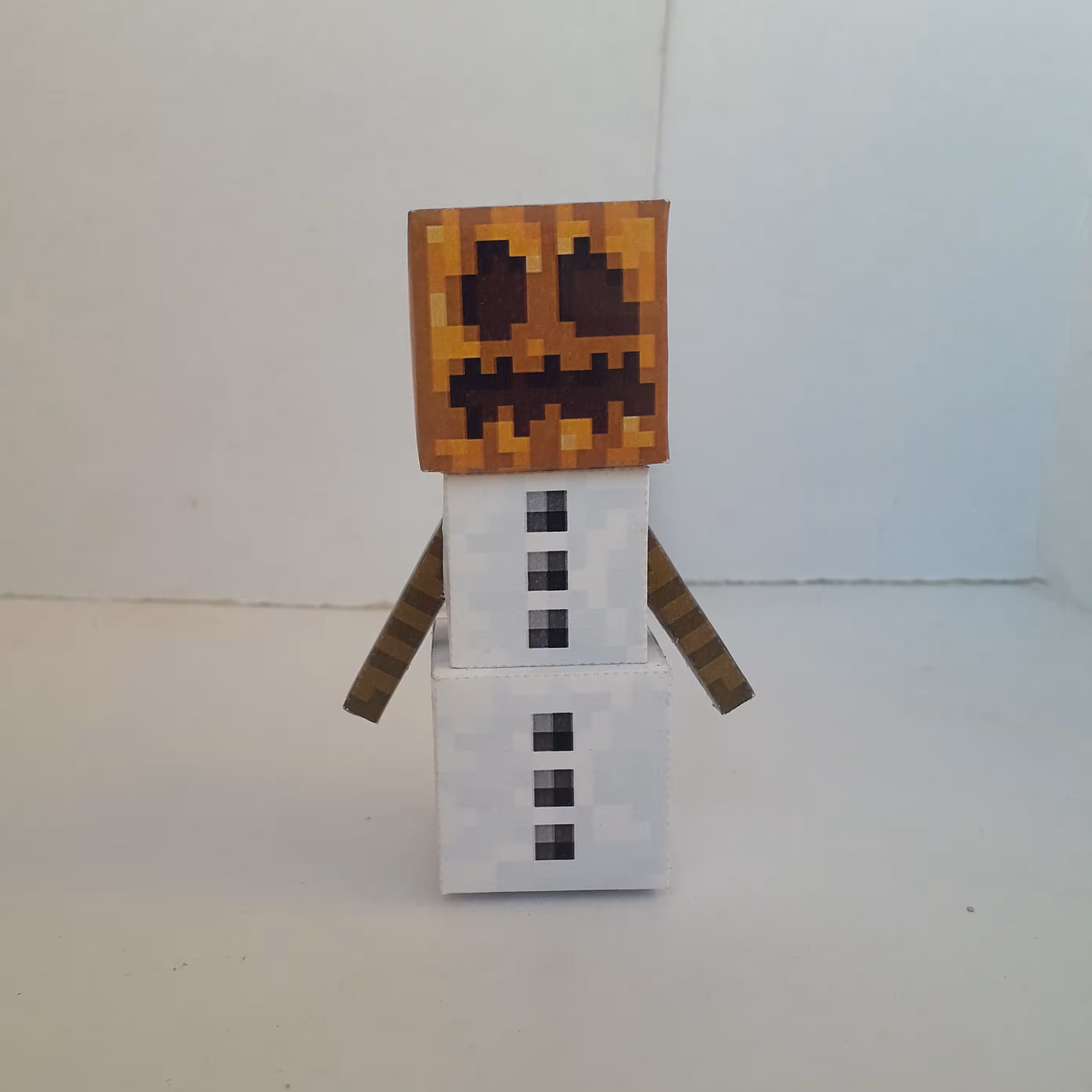 فیگور مقوایی شخصیت های ماین کرافت، شخصیت اسنو گولم.  Minecraft Snowgolem Figure 