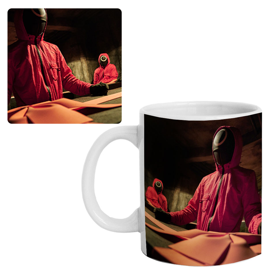 ماگ طرح Squid Game مدل M4018 به همراه زیرلیوانی