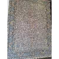 فرش ماشینی 700 شانه اصل10 رنگ با تراکم 2550 طرح زرنگار زمینه سیلور 12 متری جنس اکرولیک