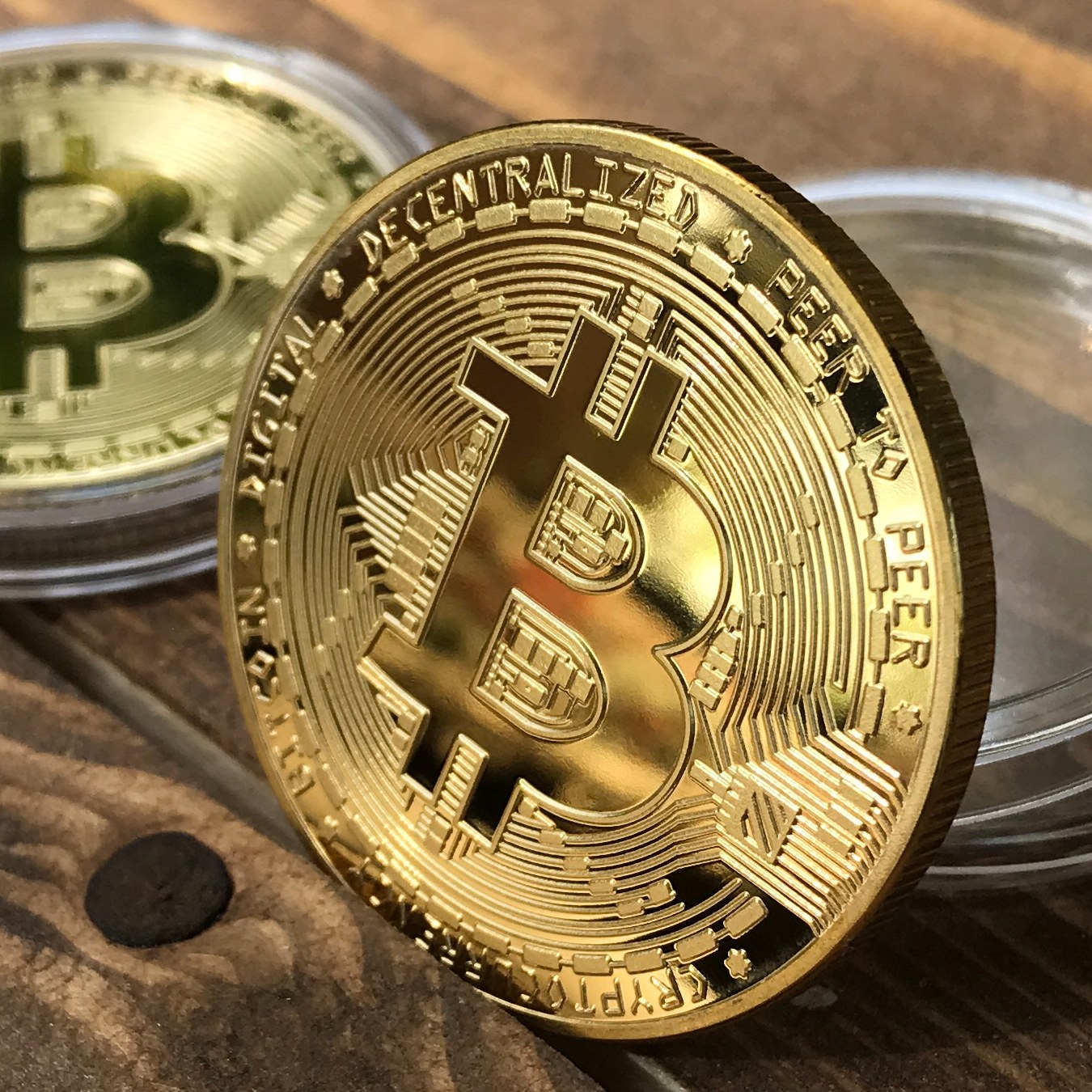 ماکت دکوری سکه بیت کوین طلایی