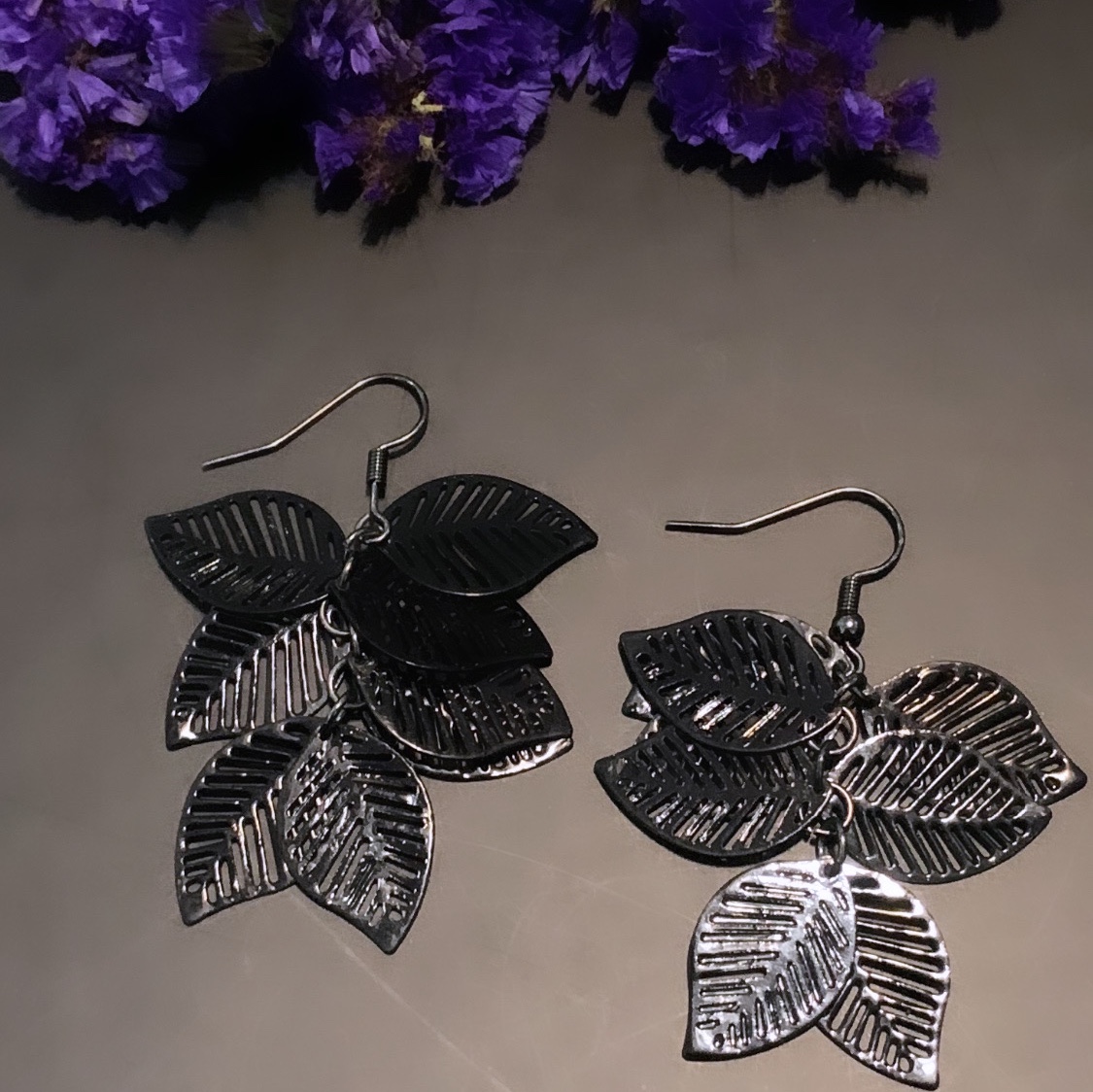 گوشواره برگ مشکی 