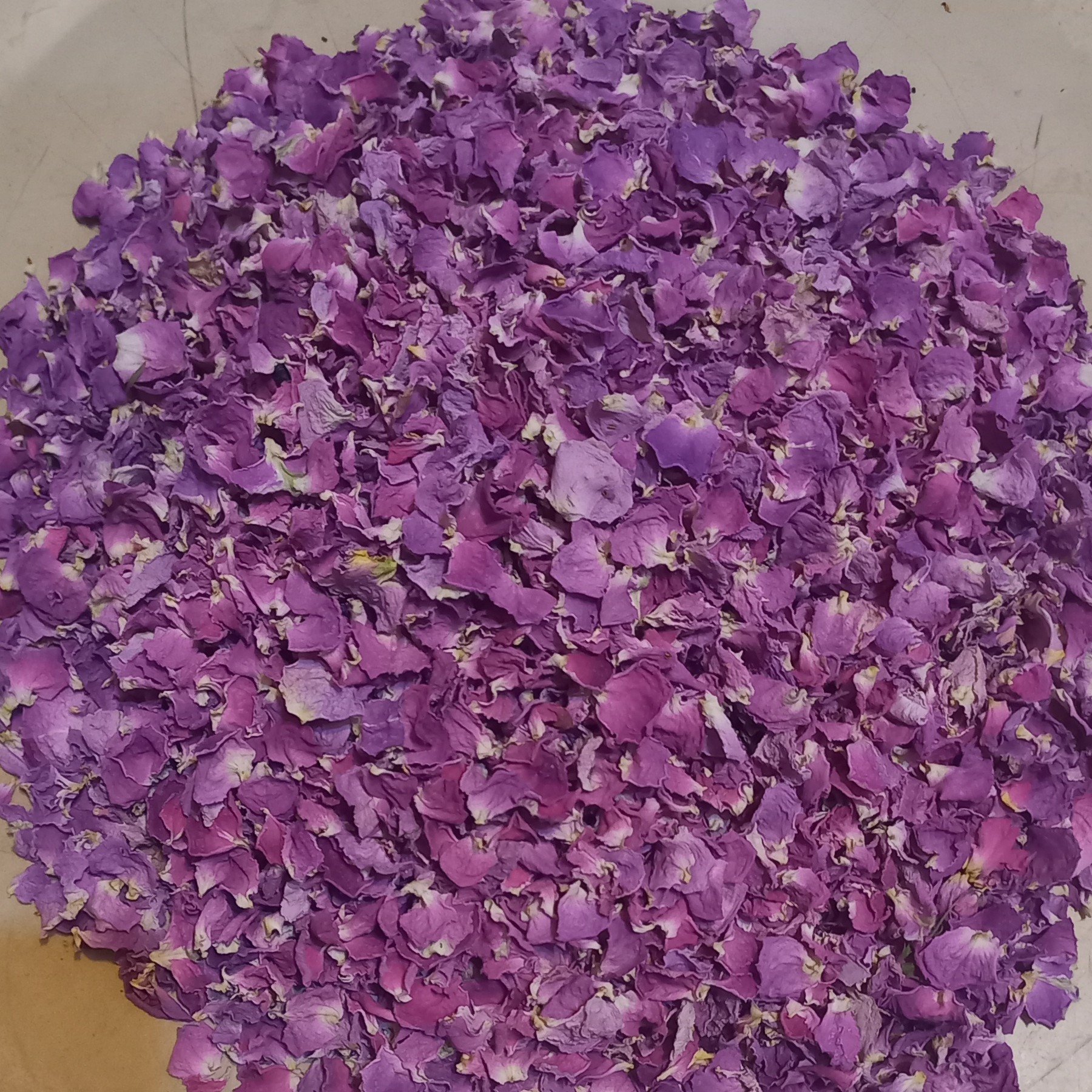 گل محمدی پر امسالی( 1402) فقط خود گل(بدون کاسبرگ )  بهداشتی و تمیز  خوش رنگ و عطری   بی نظیر  بسته های 50 گرمی 