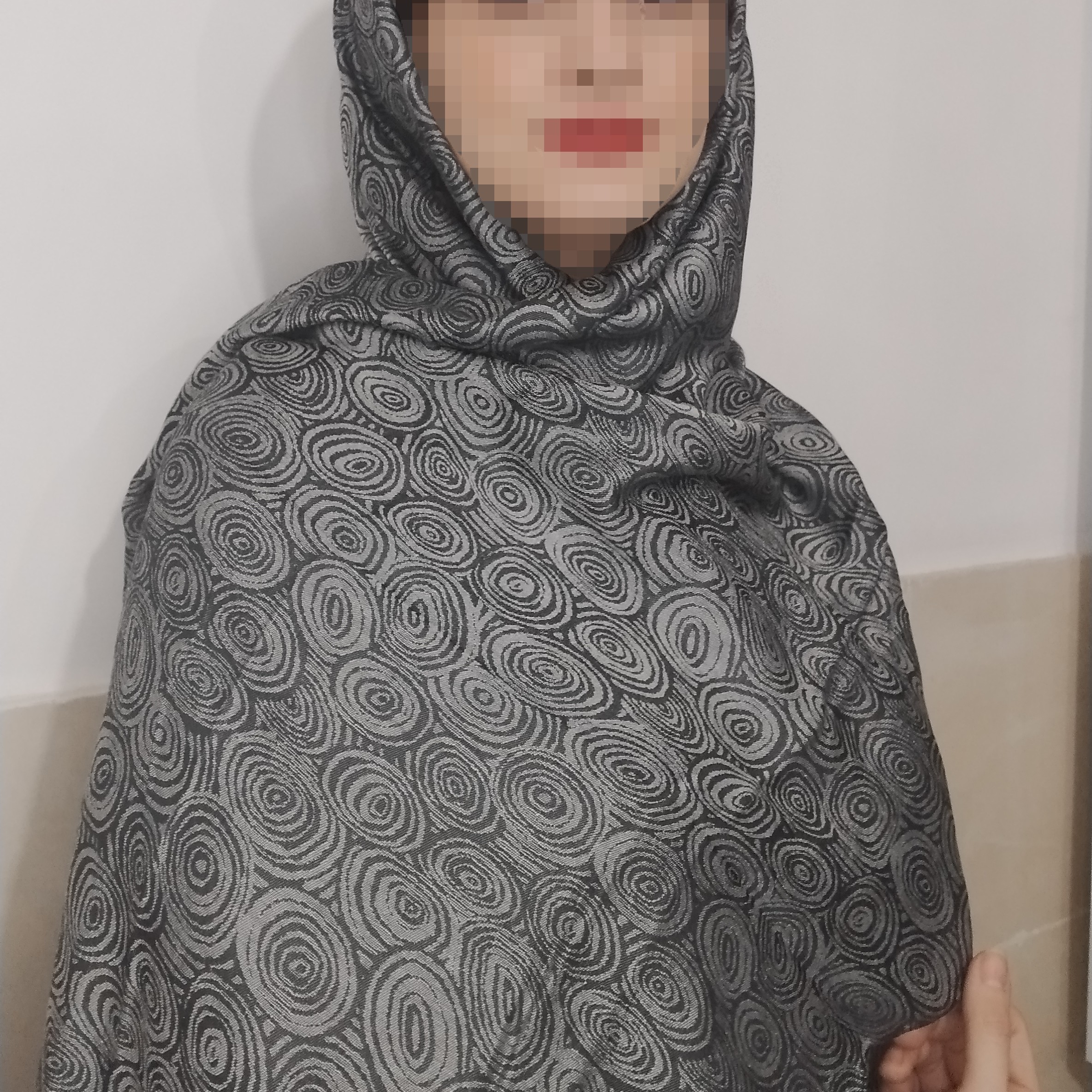 شال نخی. شال تک رنگ شال خاکستری. شال طرحدار