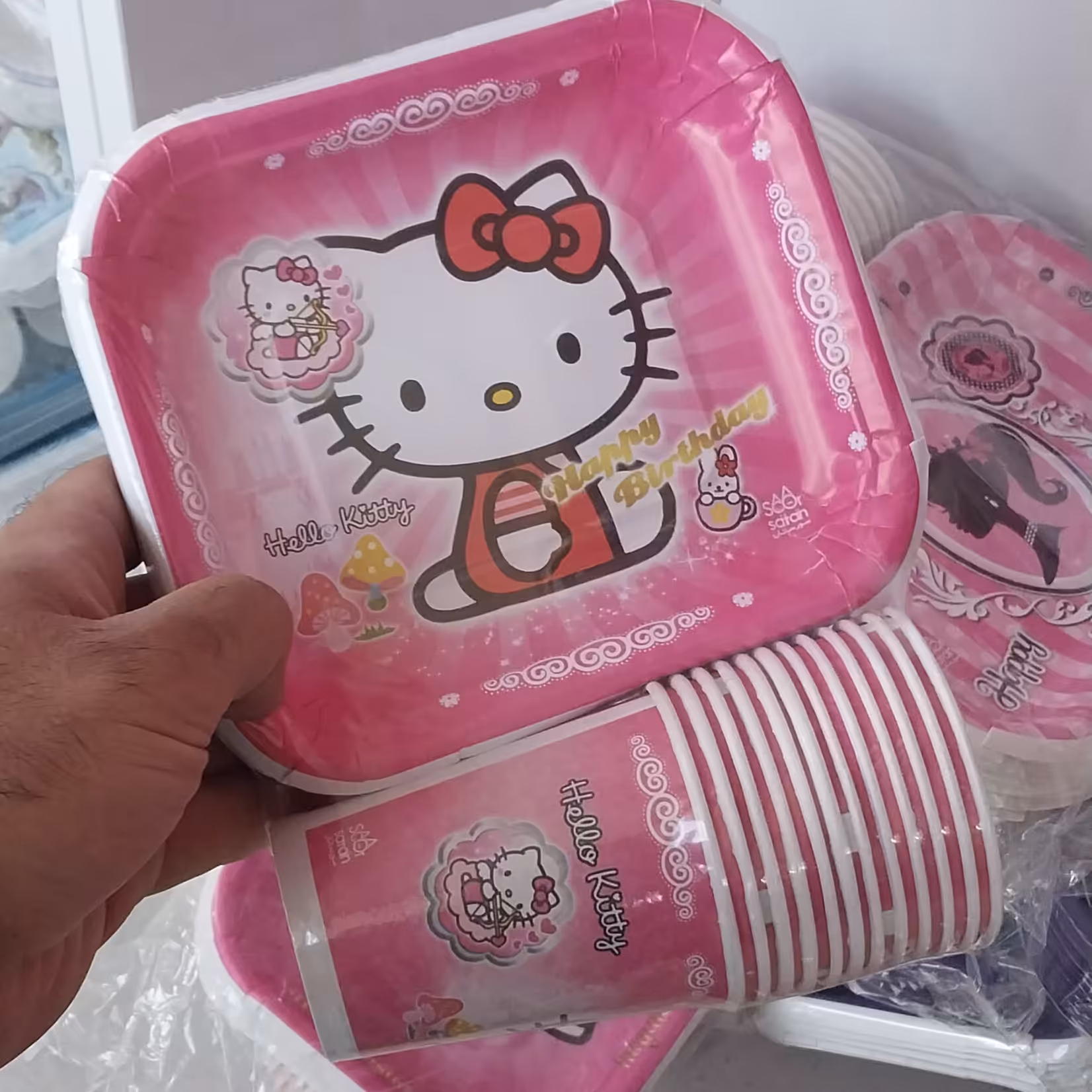 بشقاب و لیوان 12 تایی تم تولد کیتی