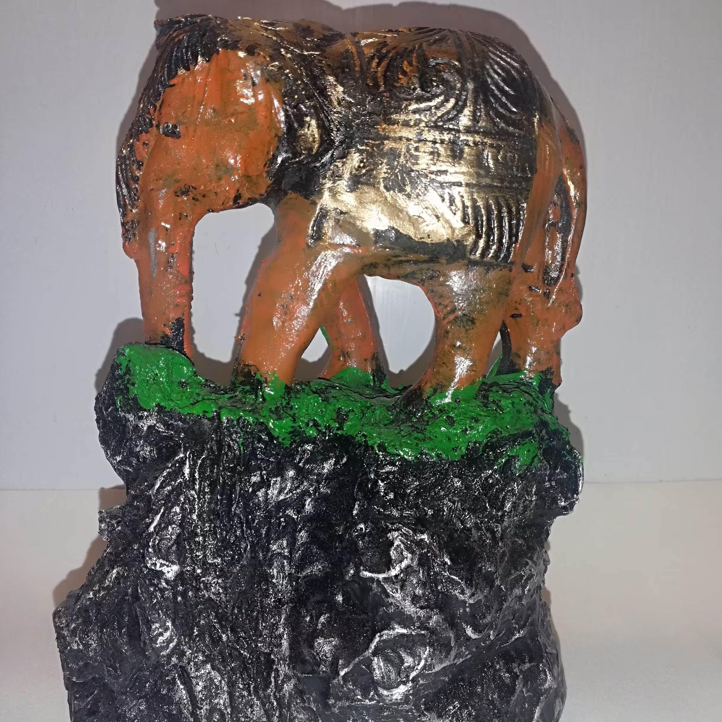 جاعودی آبشاری مدل فیل وصخره. ارتفاع 30 سانتی. جنس پلی استر فشرده 