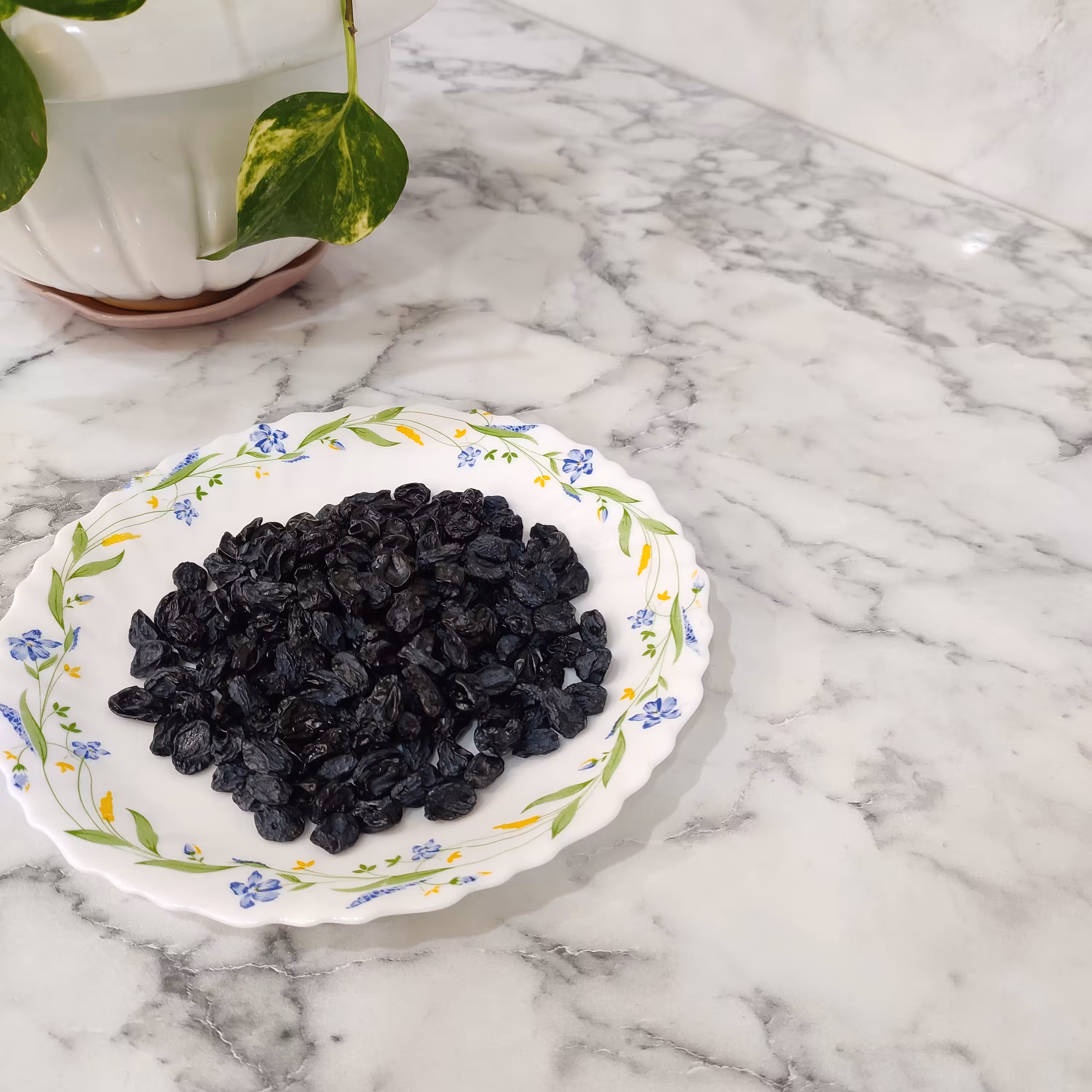 مویز سیاه بدون هسته 