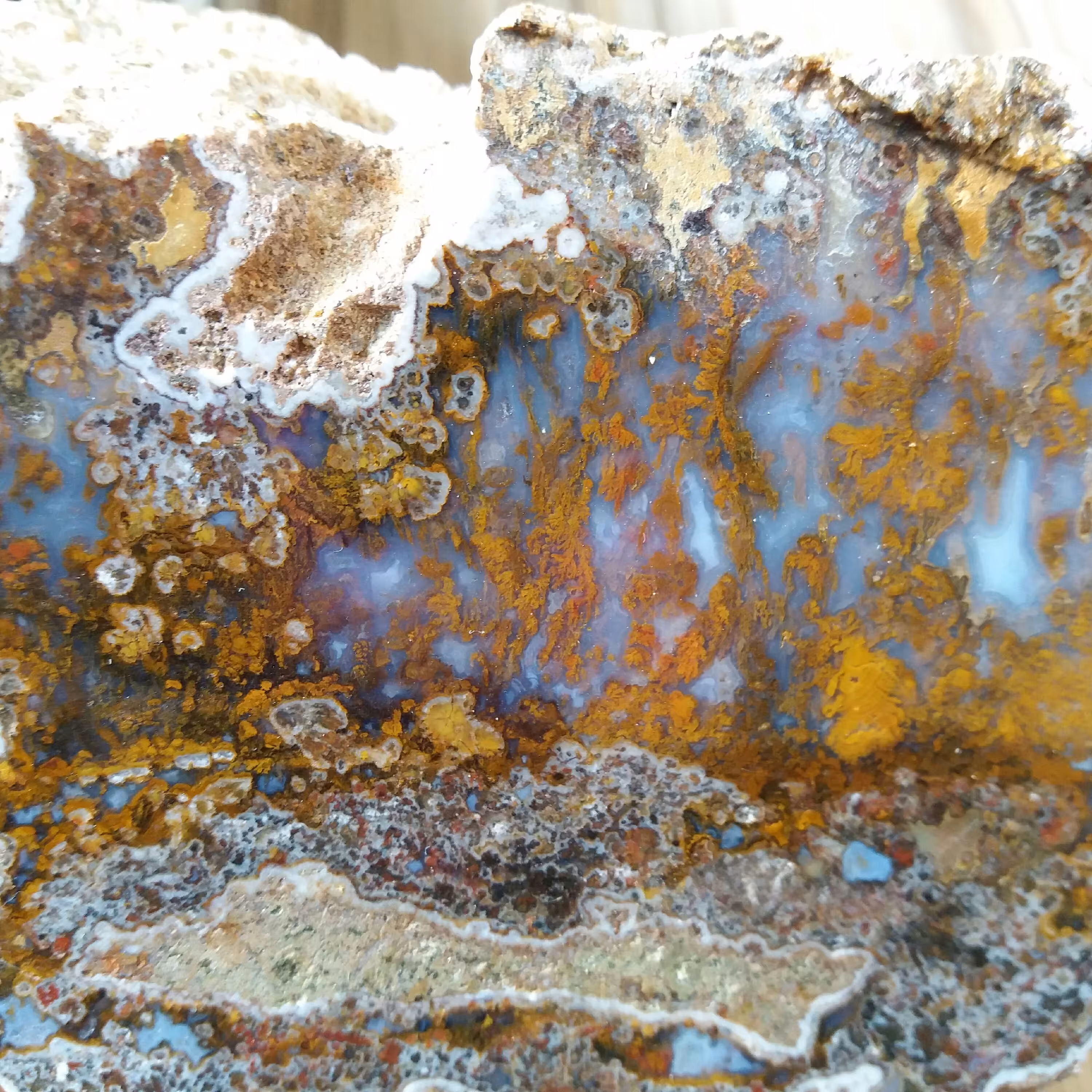 سنگ عقیق شجر پاییزی اصل معدنی و اصل کاملا طبیعی زیبا با خواص سنگ عقیق