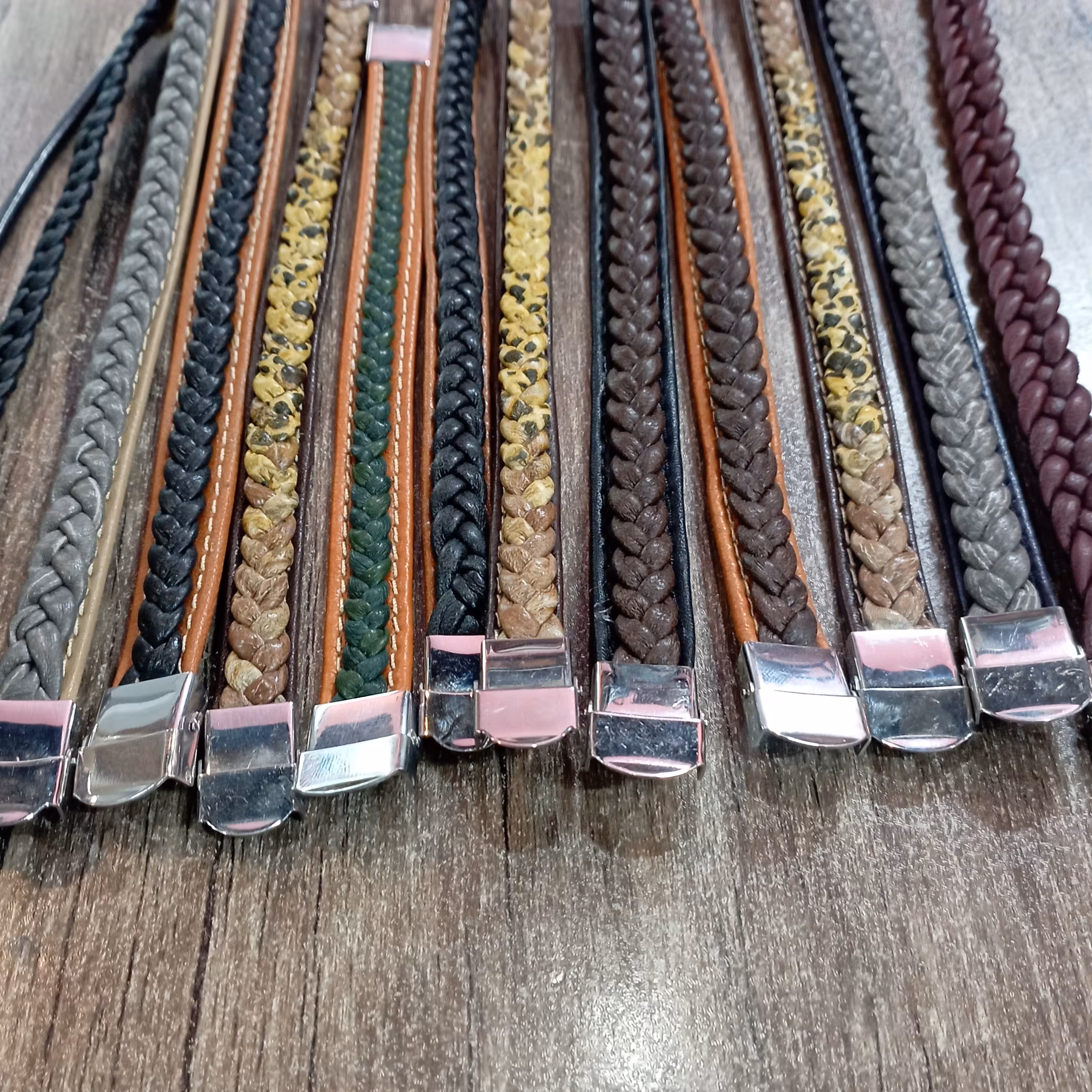 دستبند چرم طبیعی مدل بافت  ارسال رایگان