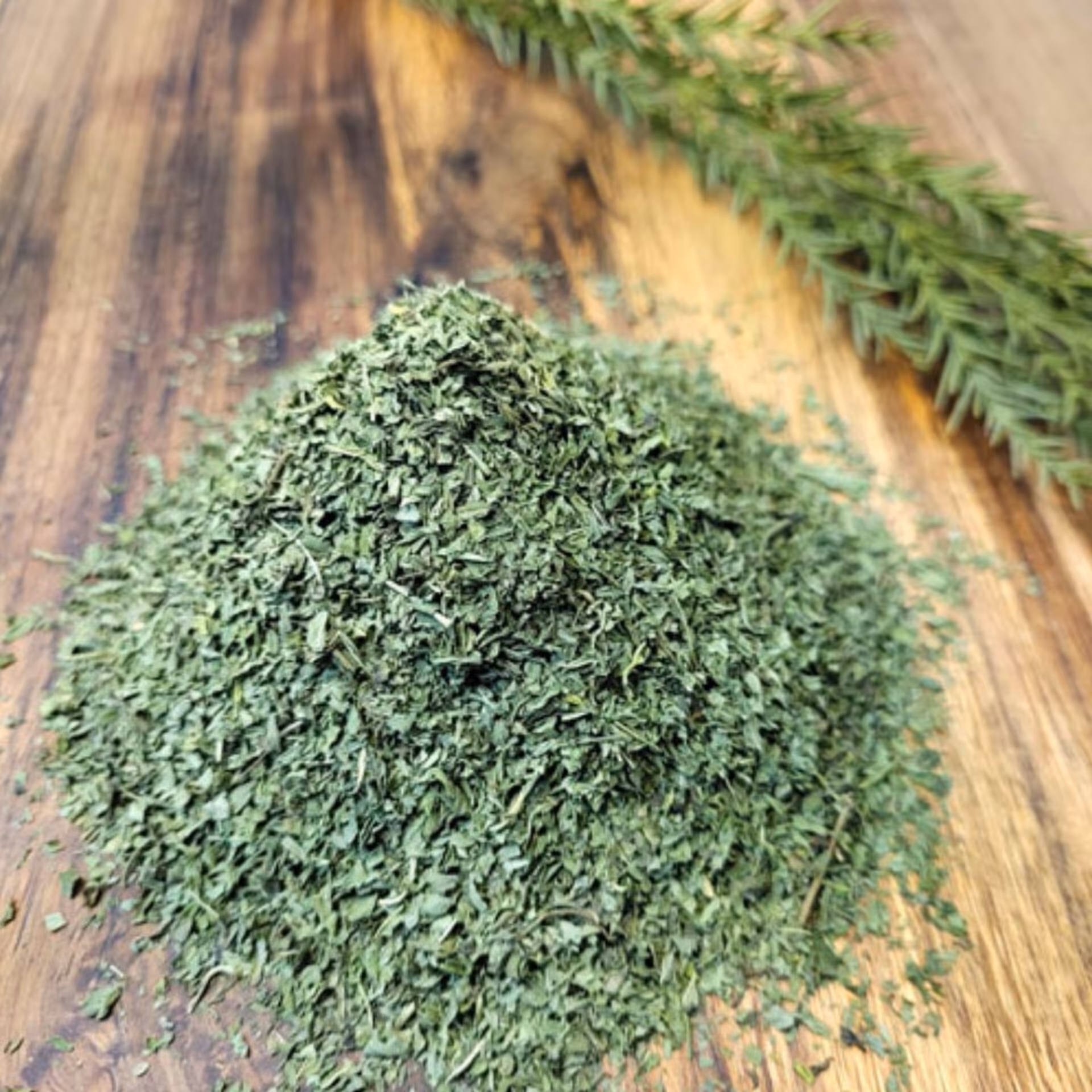 نعنا خشک سرسبز و معطر درجه یک 