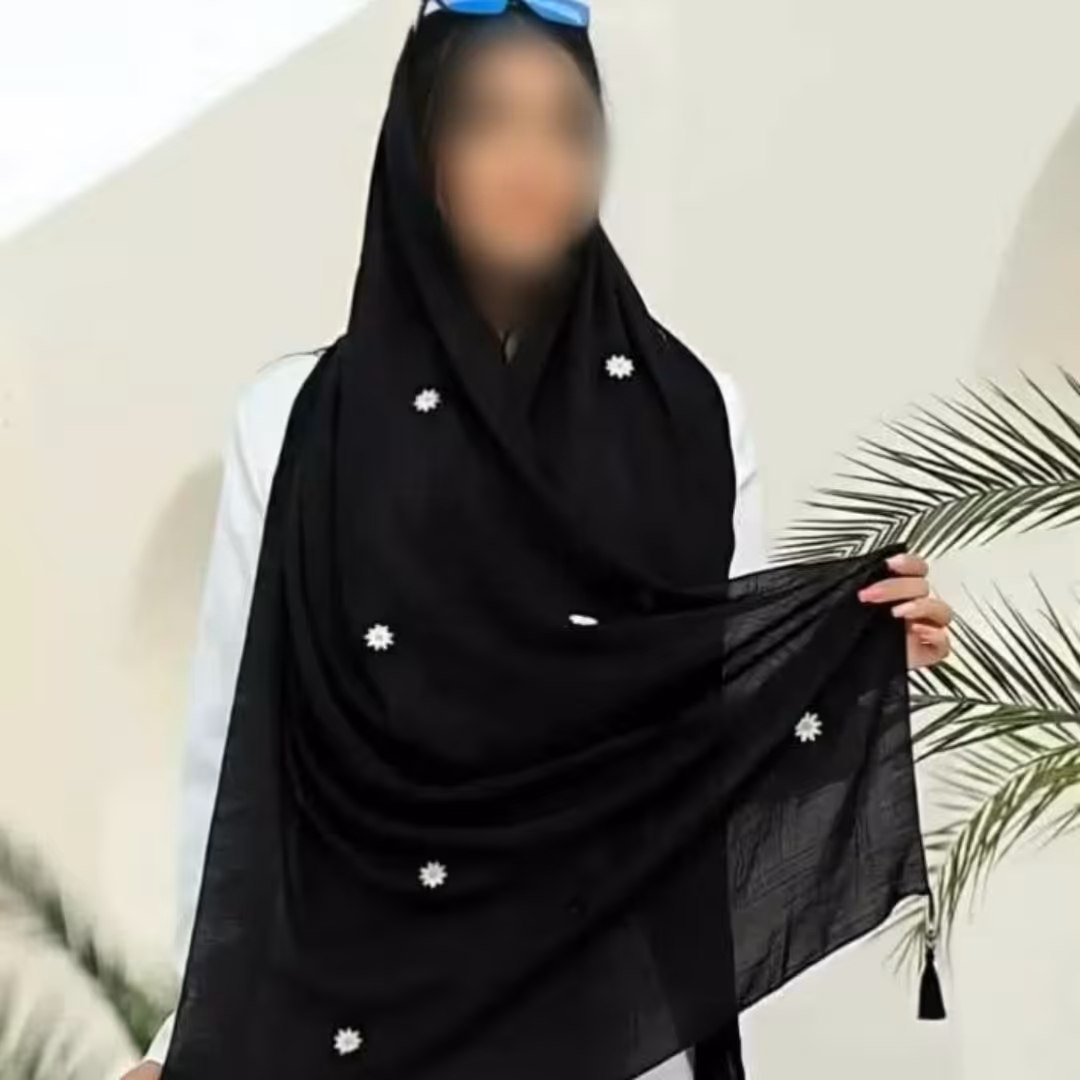 کالکشن محرم
شال حریر کرپ
بابونه نگین دار
منگوله دار
کیفیت اعلا