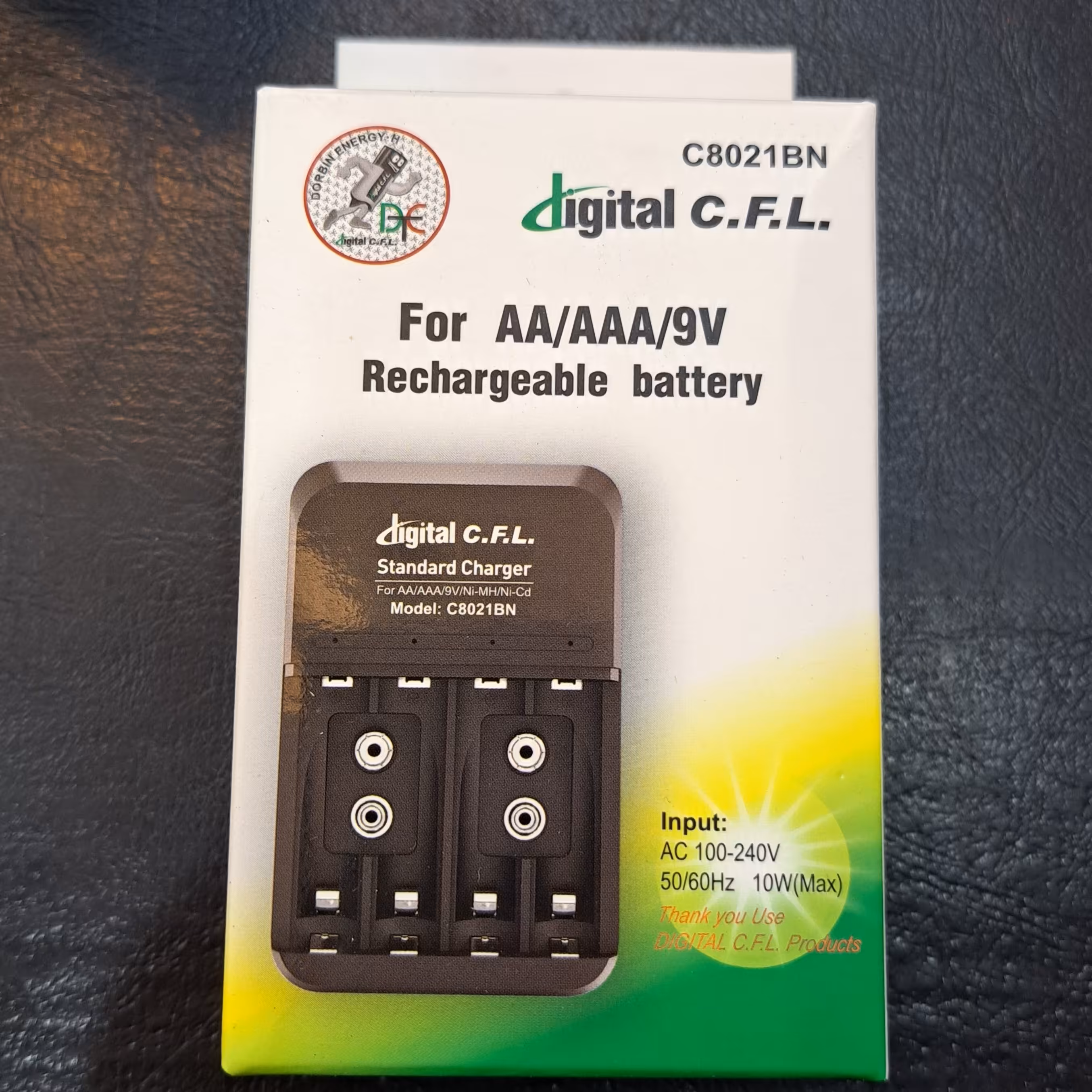 شارژر چهار تایی باطری قلمی و نیم قلمی همراه با یک جفت باطری قلمی شارژی