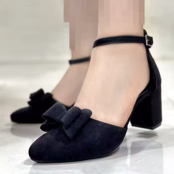 کفش پاشنه 5 سانت جدید
رویه سوییت خارجی
کیفیت عالی
کمر بند گیره دار
سایز 37 تا40