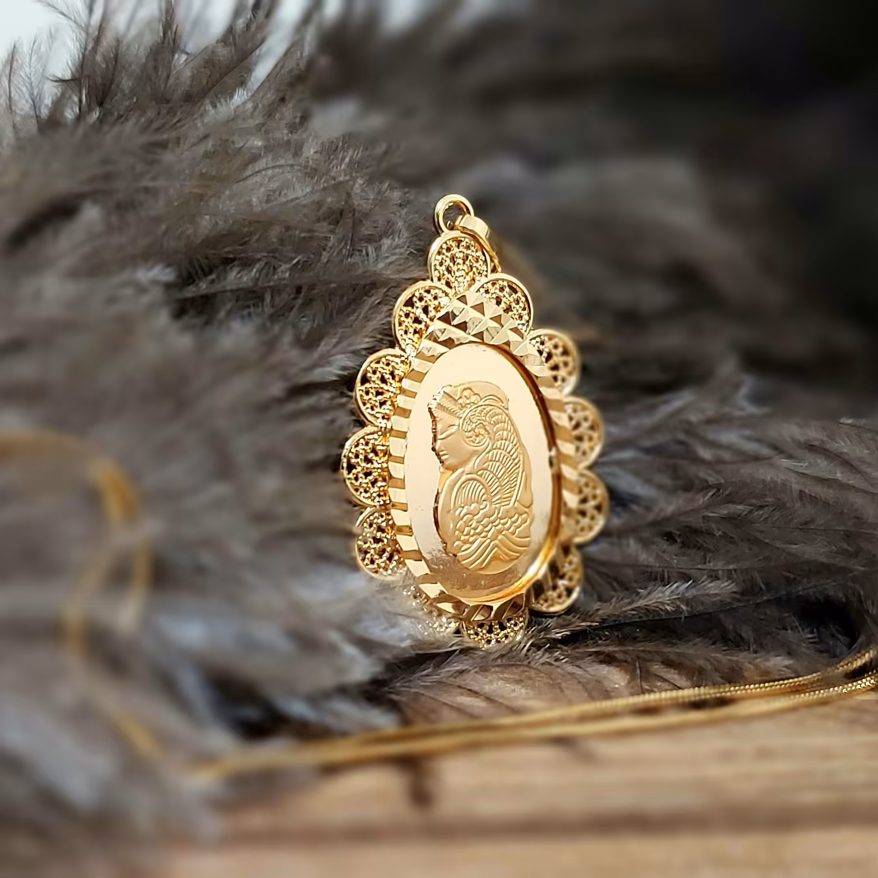 گردنبند طرح  الیزابت مدل رویال