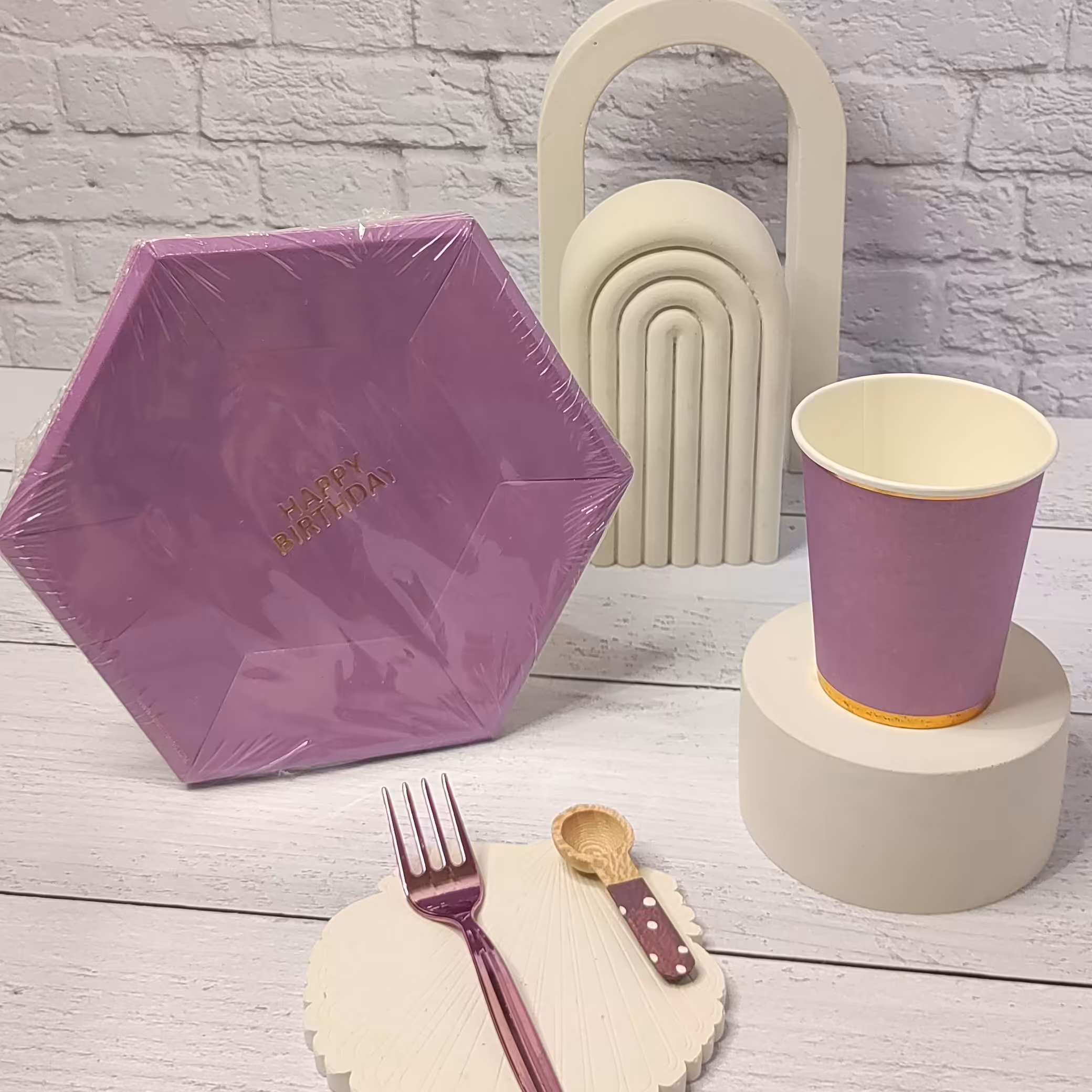 تم تولد شش ضلعی پاستیلی بنفش طلاکوب