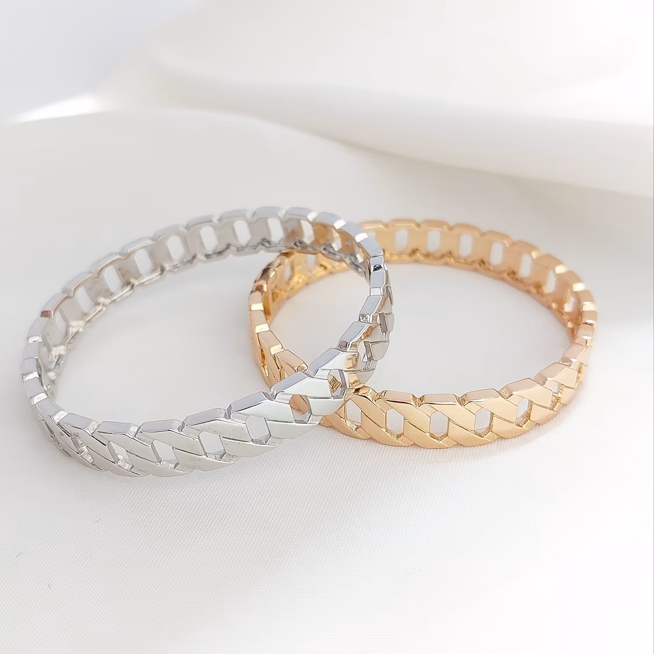 دستبند النگویی کارتیر مارک ژوپینگ رنگ ثابت و ضدحساسیت 