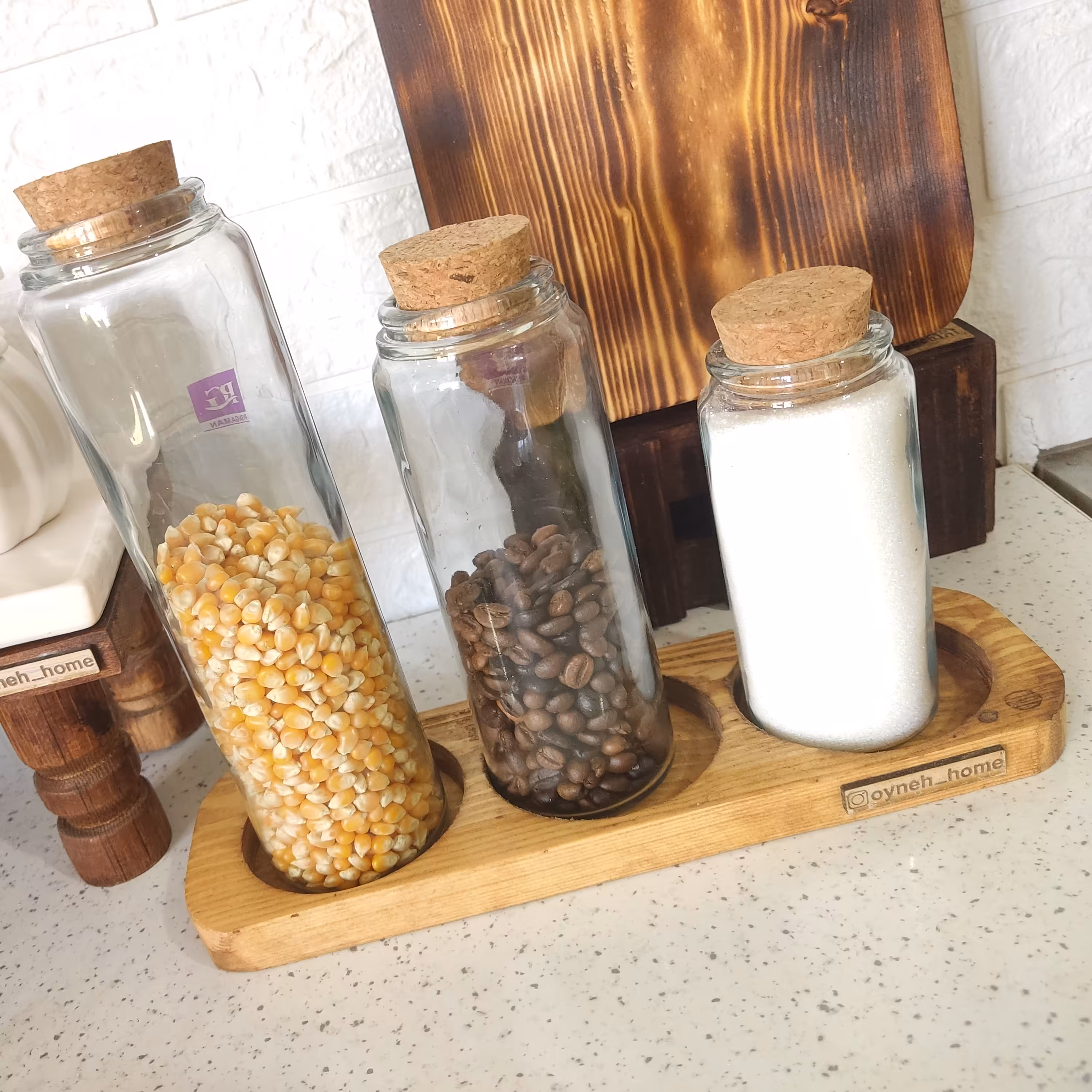 اردو خوری  سه تایی چوبی که جا روغنی جای بانکه  تنقلات خوری  مناسب سرو انواع آجیل و خشکبار  است