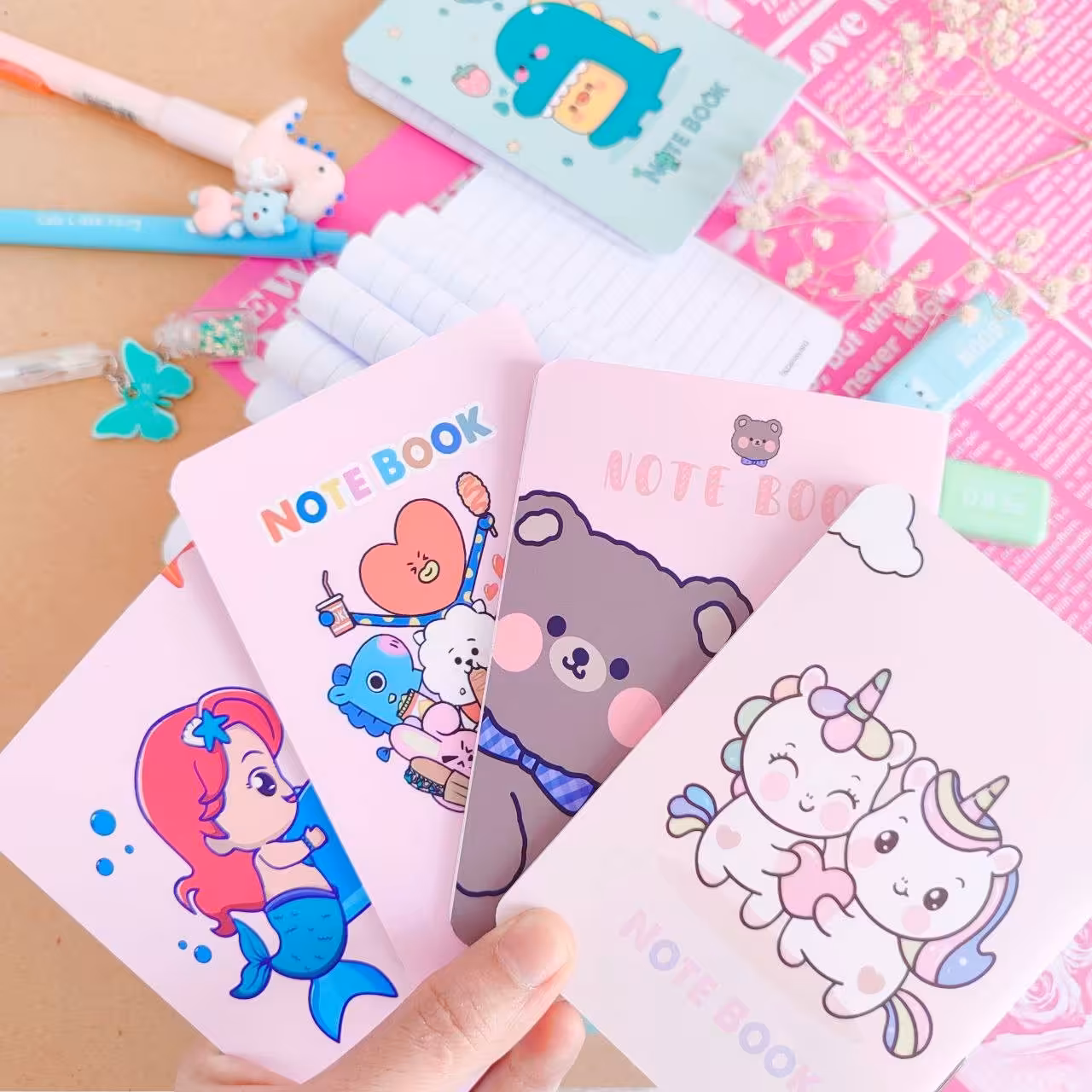 دفترچه های پاسپورتی فانتزی و با کیفیت در ابعاد جیبی 