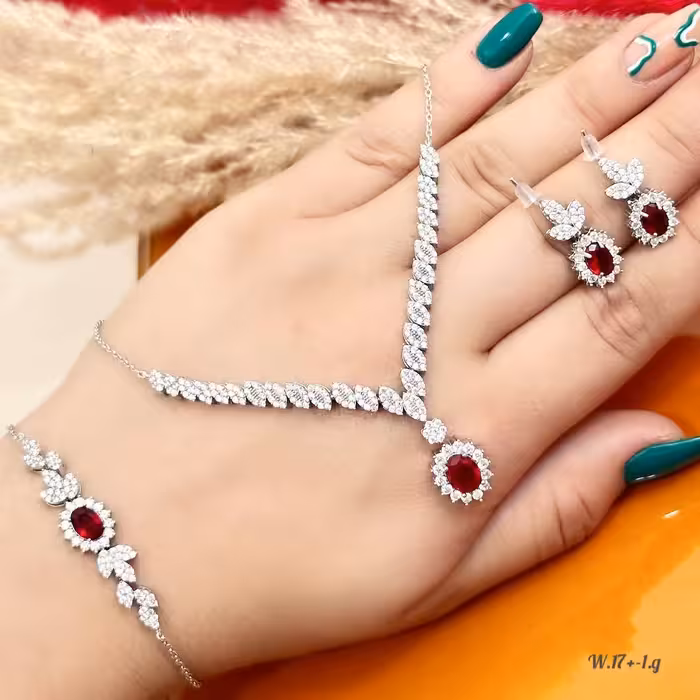 سرویس  نقره  کاملا  مشابه طلا ، با عیار 925 وآبکاری طلا  مناسب برای کادو و هدیه دارای فاکتور معتبر و ارسال رایگان 