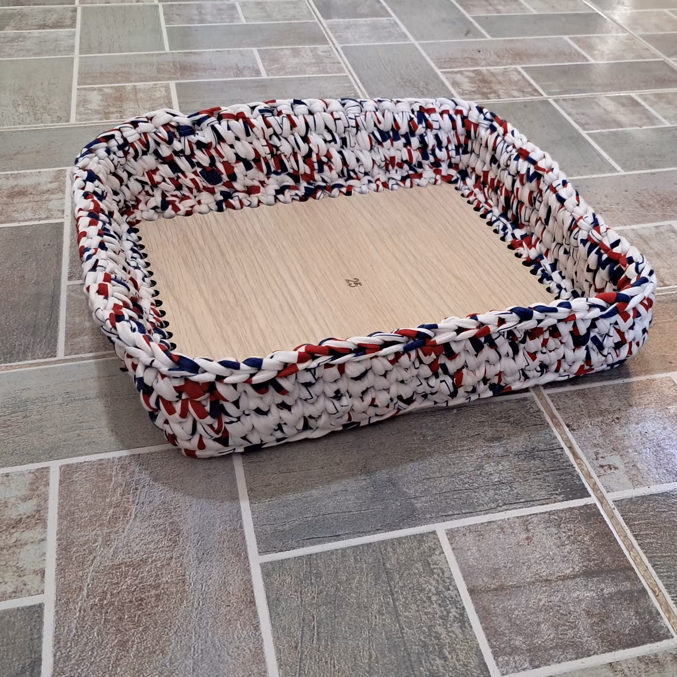 سبد تریکو مربعی کف جوب ام دی اف بدنه نخ تریکو ابعاد 25در 8 نظم دهنده جای نان برای روی میز و.........