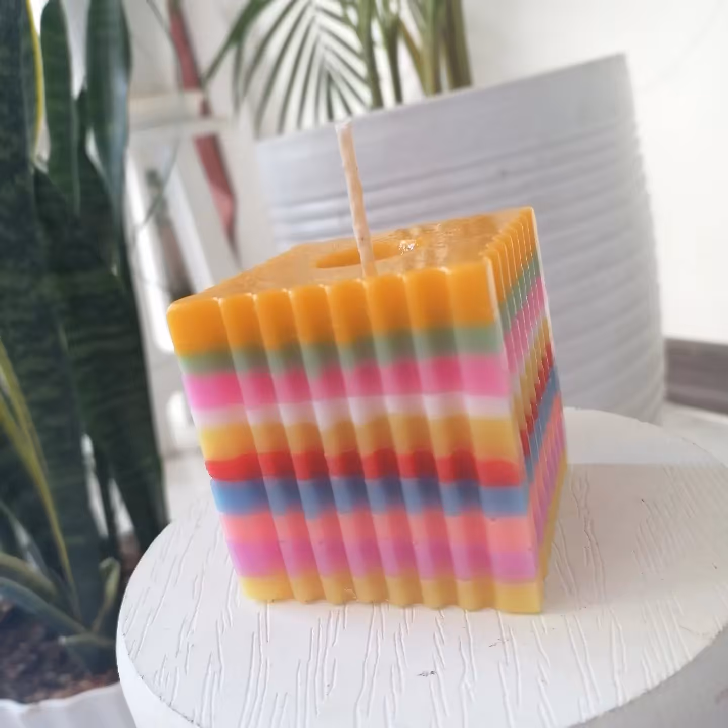 شمع مدل رنگین کمان بسیار تمیز و زیبا کار شده دارای ارتفاع 6سانت